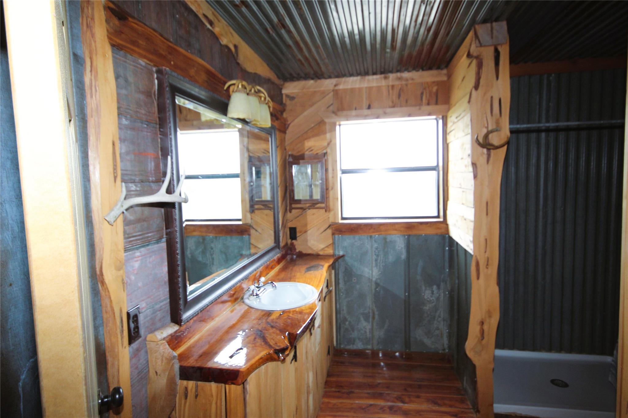 51 Dead End Rd., Mountain Home, TX 78058