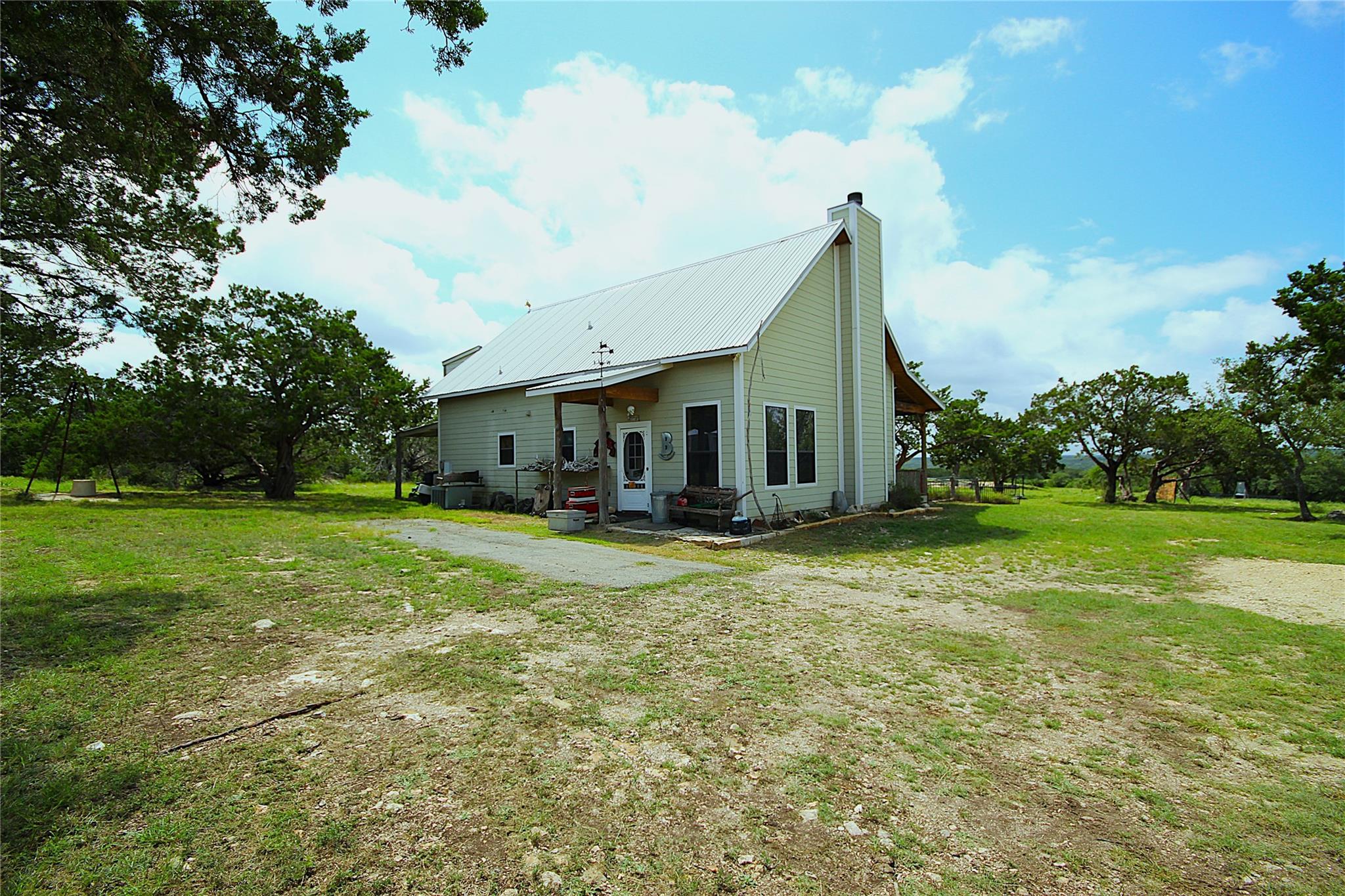 51 Dead End Rd., Mountain Home, TX 78058