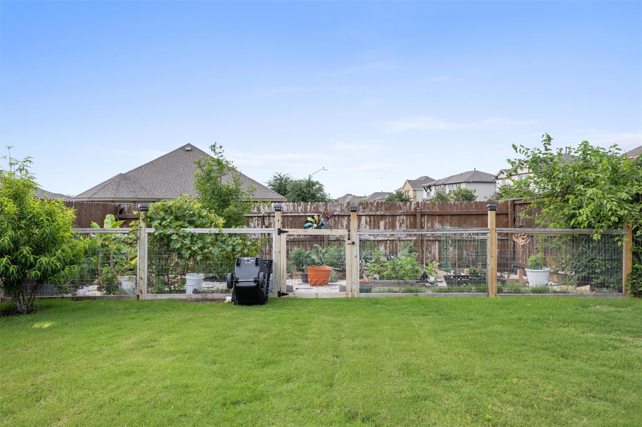 7404 Leonardo Dr, Round Rock, TX 78665