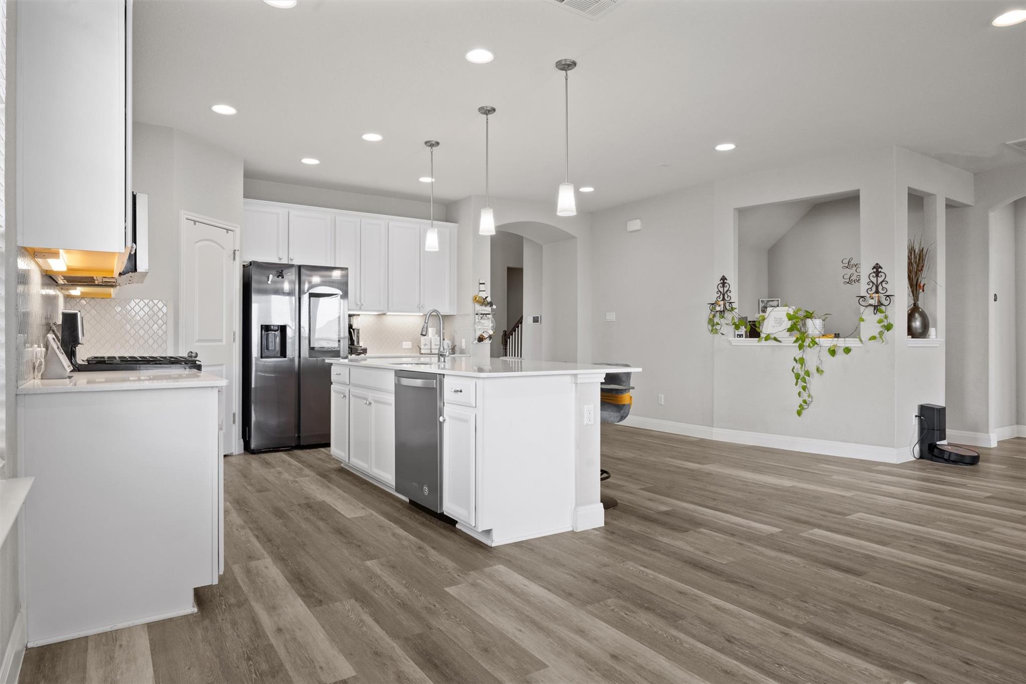 7404 Leonardo Dr, Round Rock, TX 78665