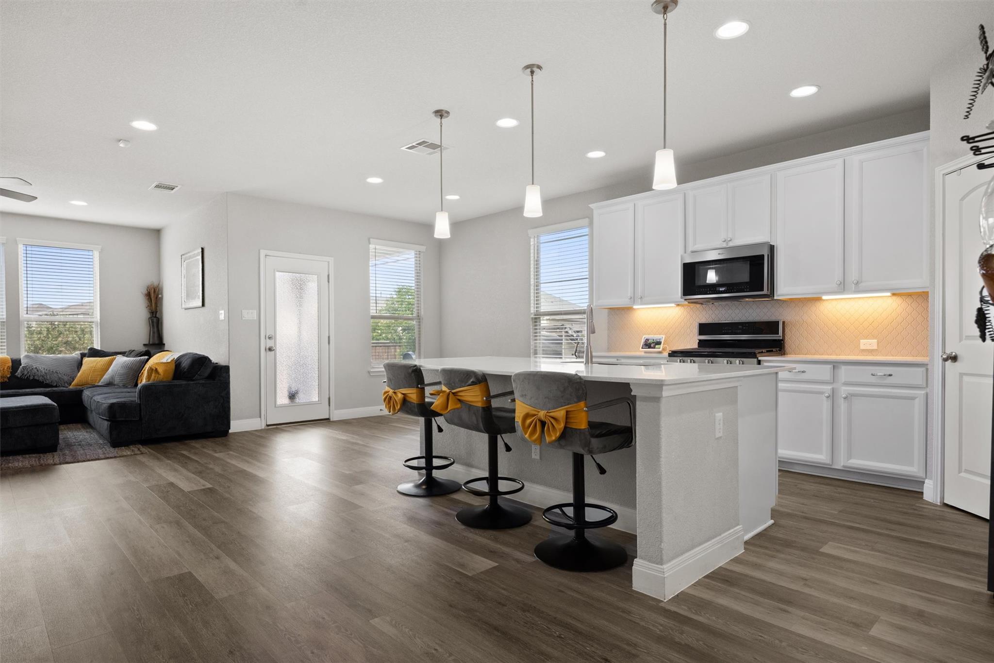 7404 Leonardo Dr, Round Rock, TX 78665