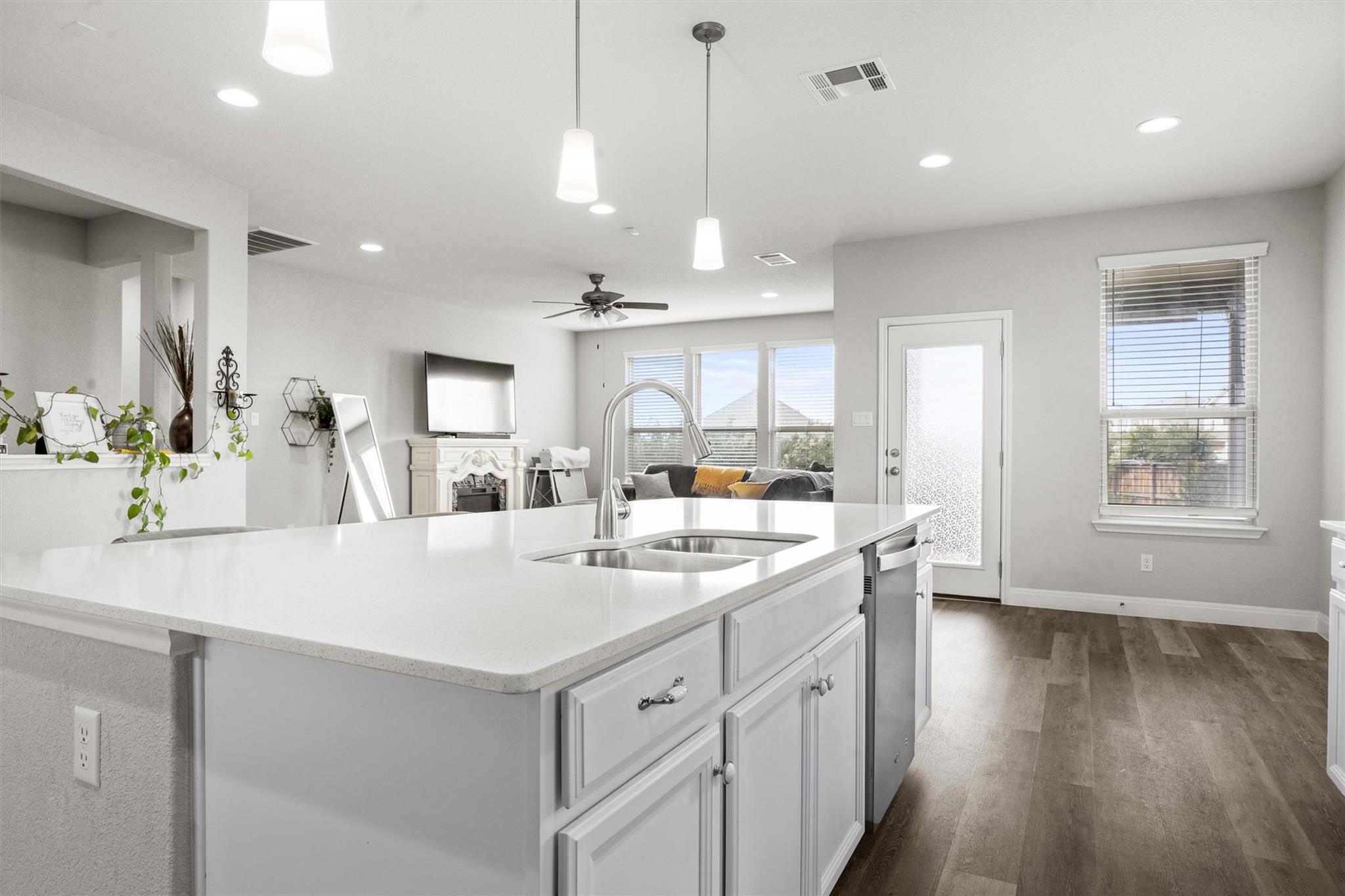 7404 Leonardo Dr, Round Rock, TX 78665