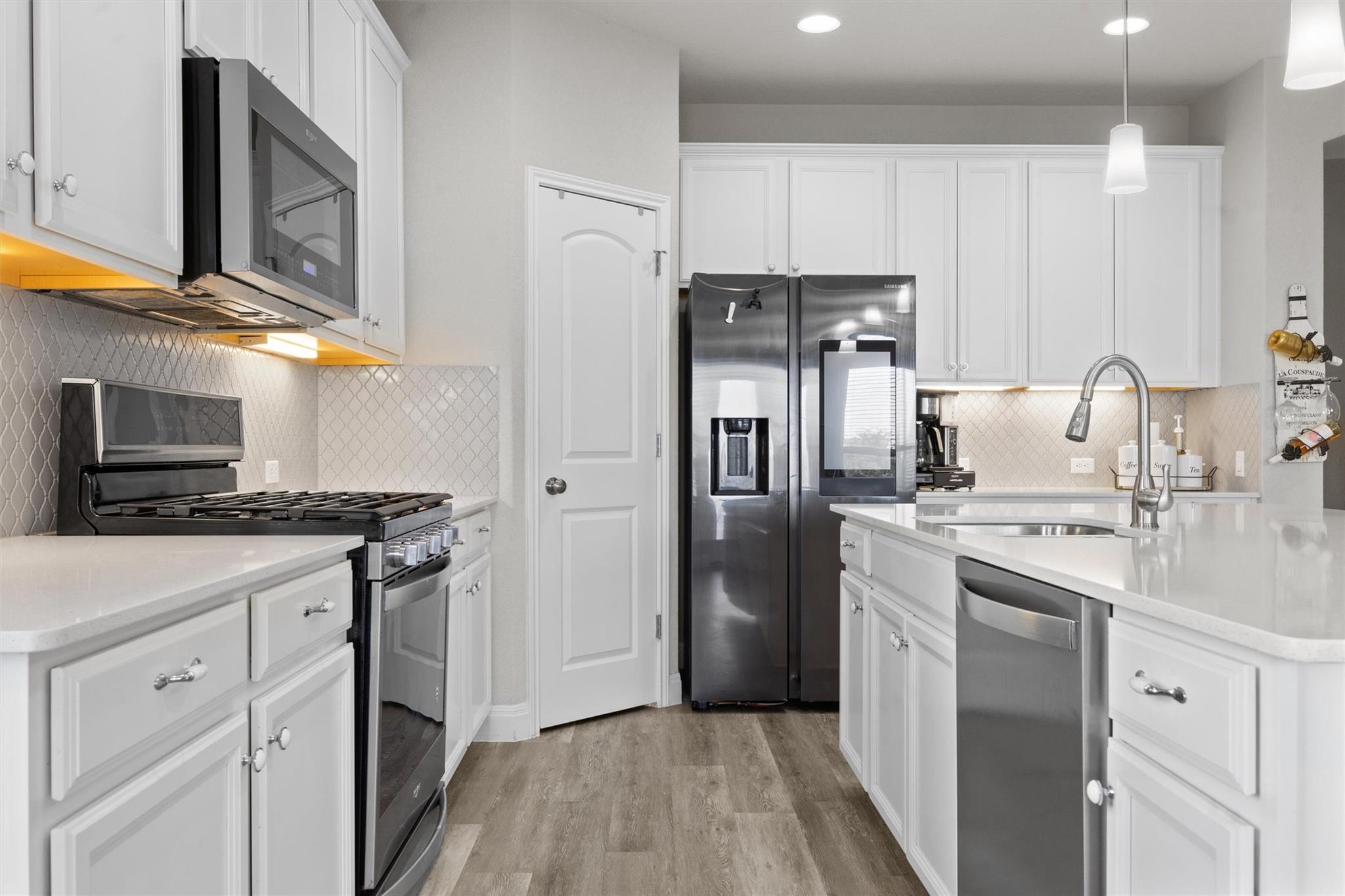 7404 Leonardo Dr, Round Rock, TX 78665