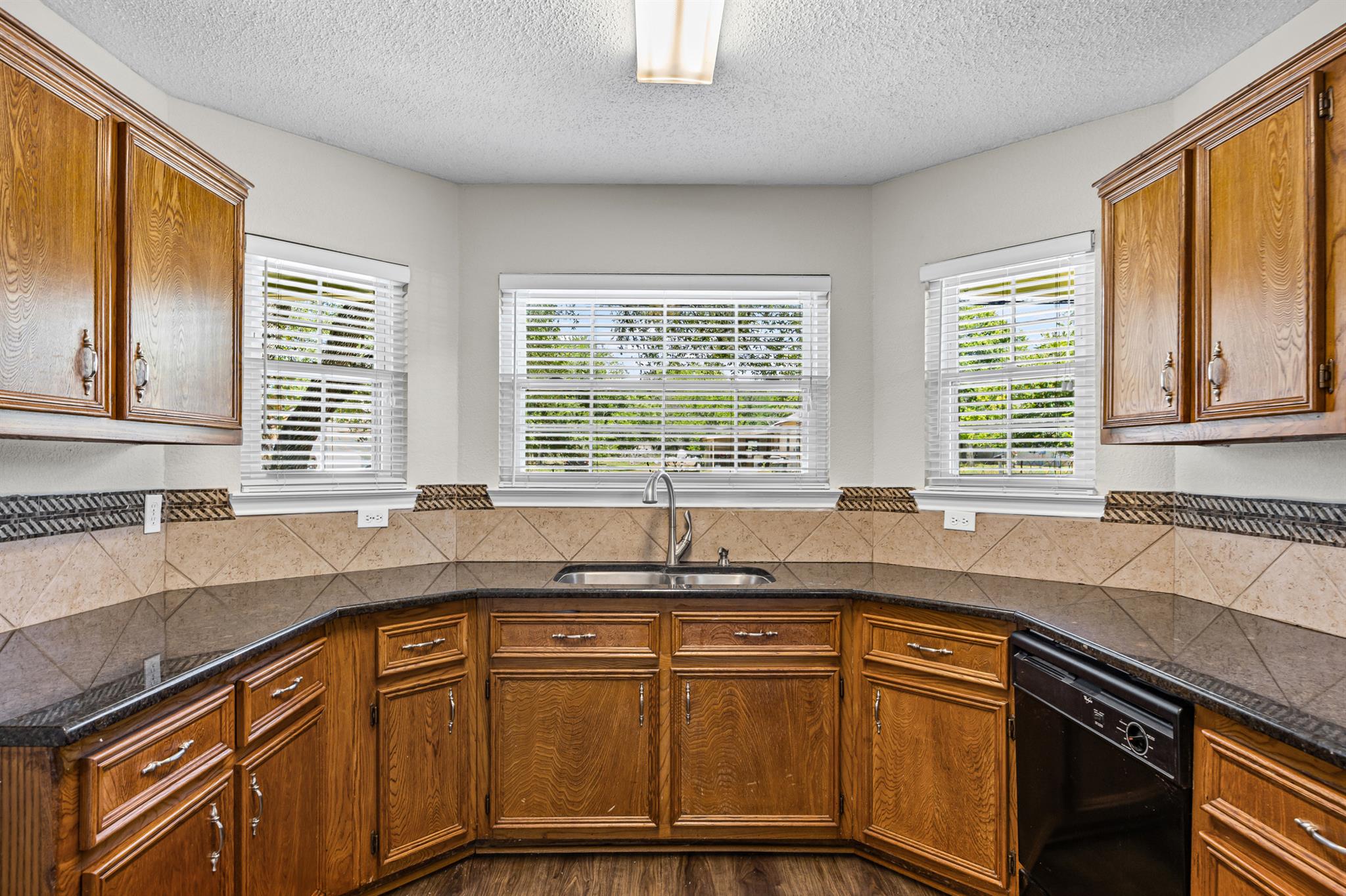 1007 N Bishop St, San Marcos, TX 78666