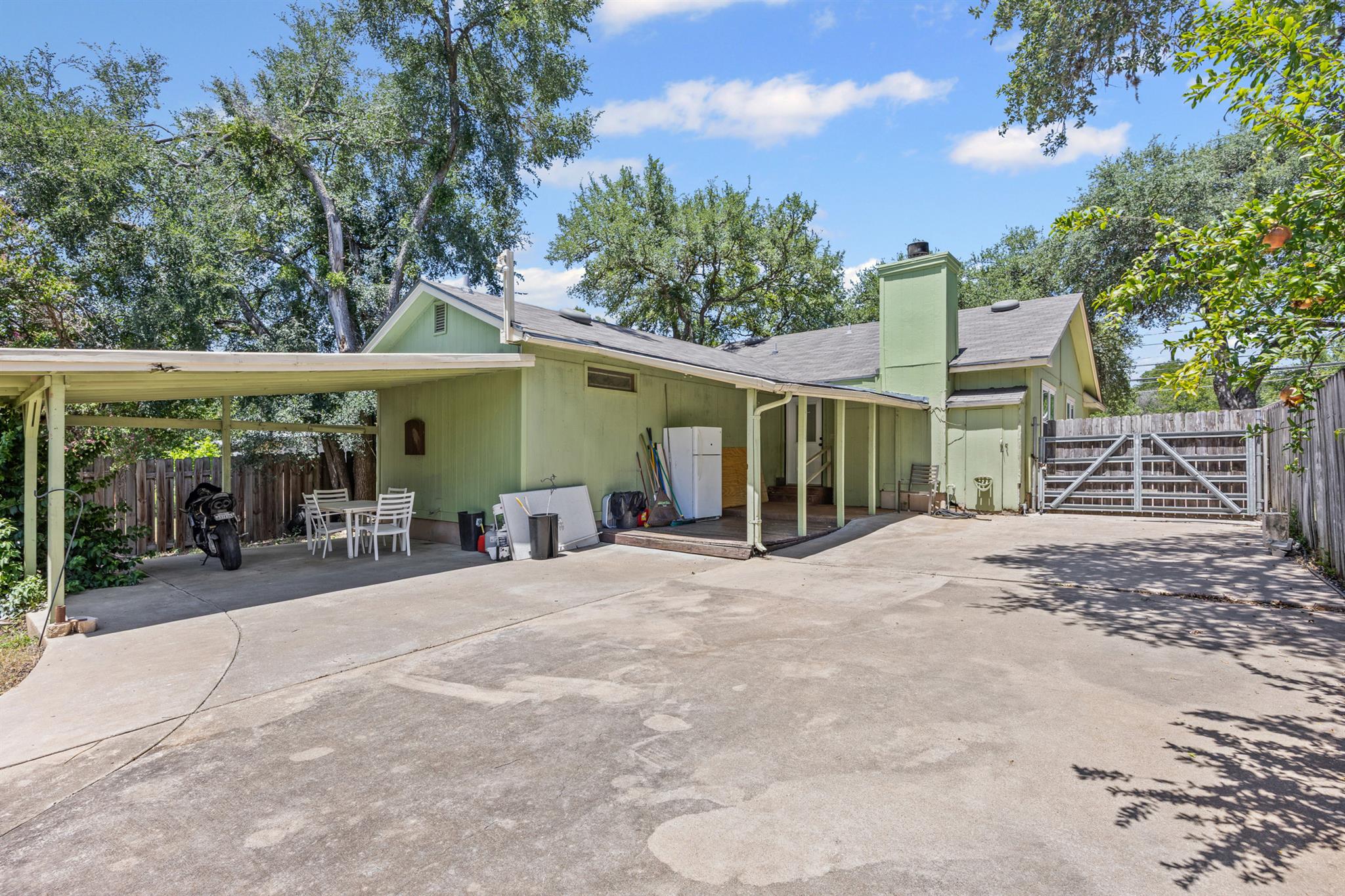 1007 N Bishop St, San Marcos, TX 78666