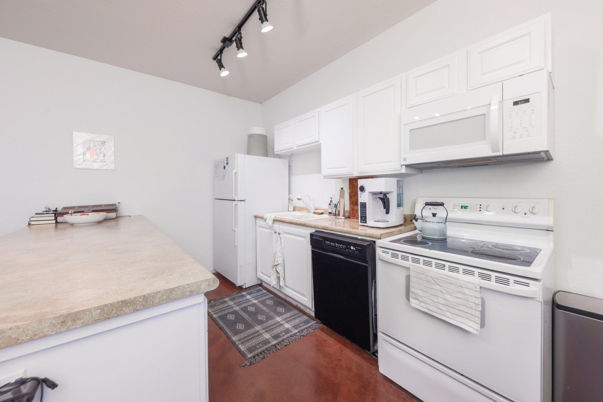 2401 De Soto Dr, Austin, TX 78733