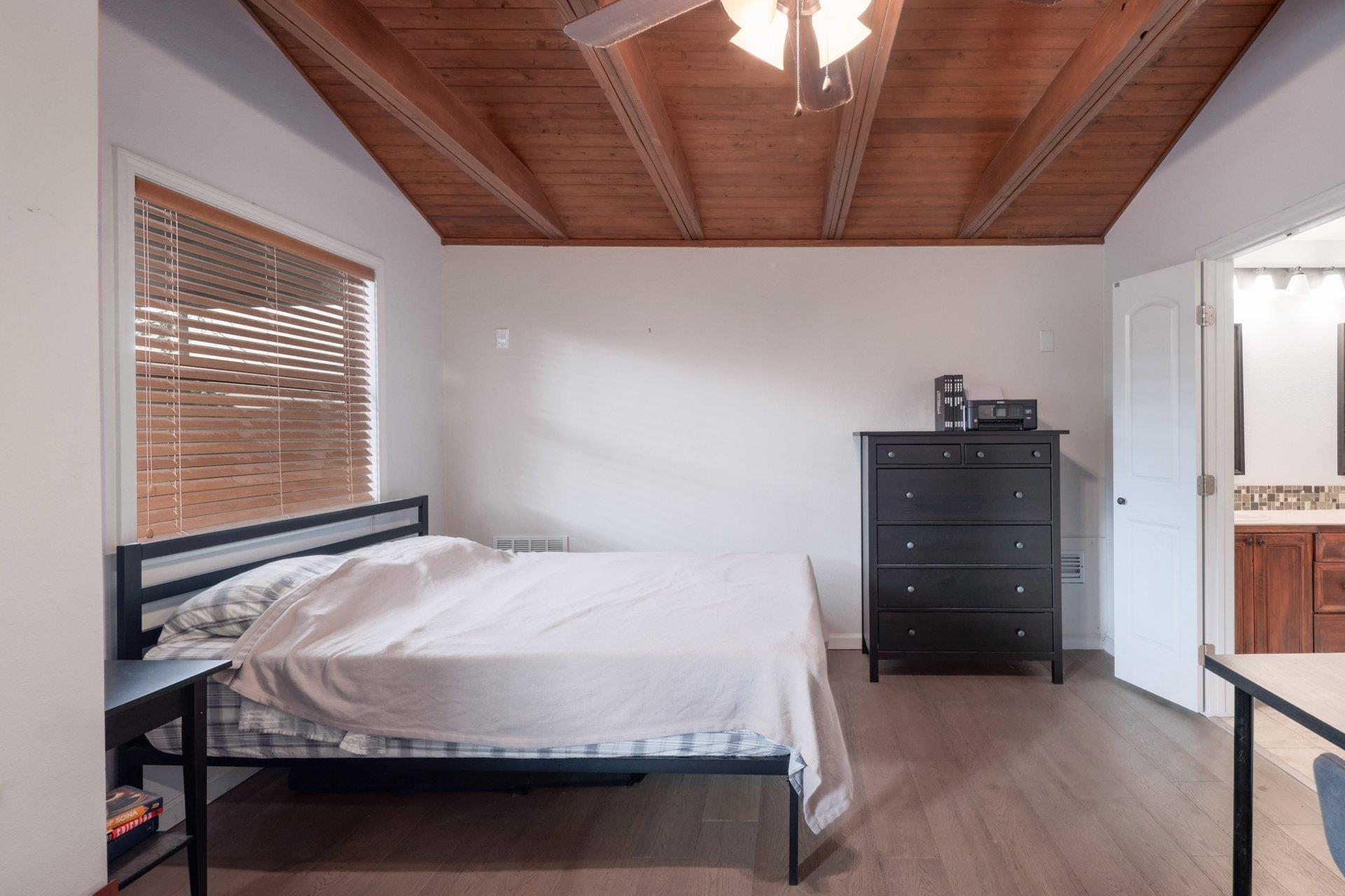 2401 De Soto Dr, Austin, TX 78733