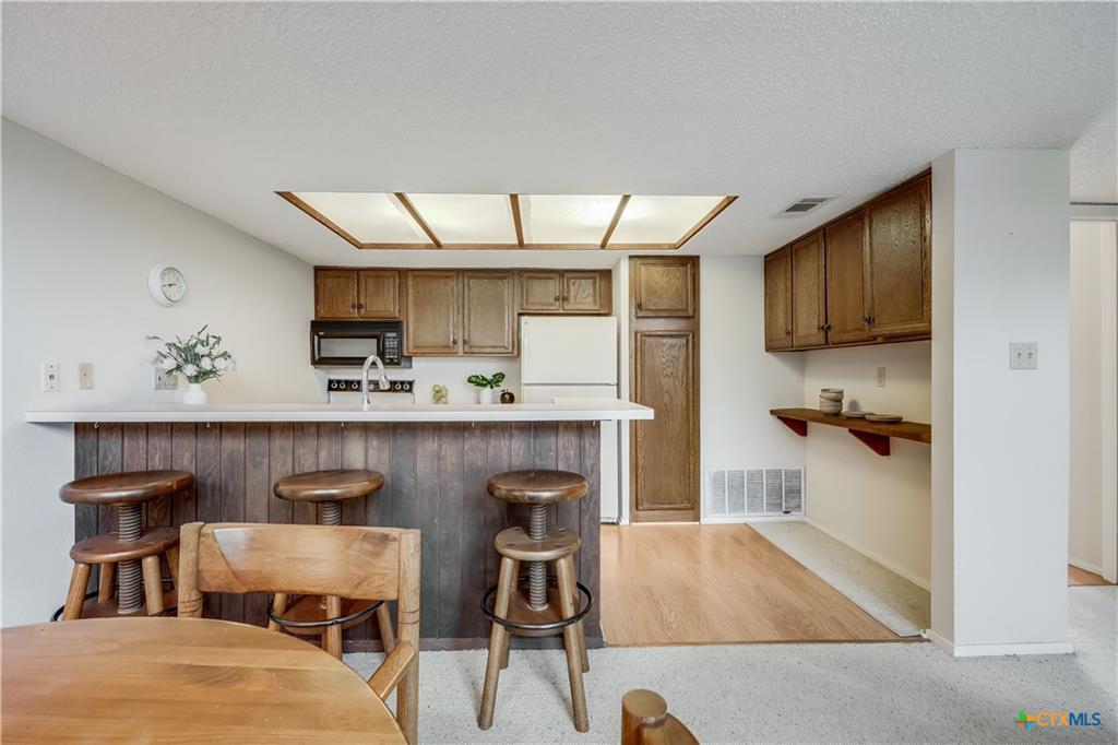 133 Comanche Pt, Point Venture, TX 78645