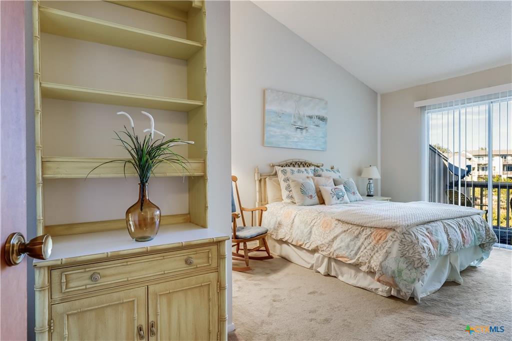 133 Comanche Pt, Point Venture, TX 78645