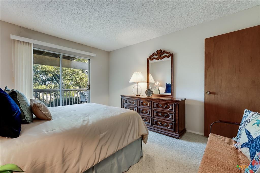 133 Comanche Pt, Point Venture, TX 78645