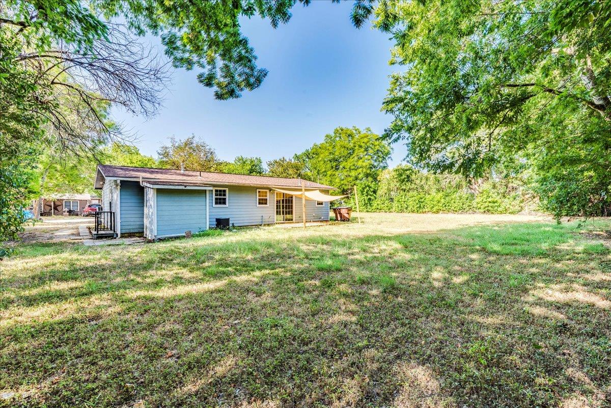 609 Cottonwod St, Lockhart, TX 78644