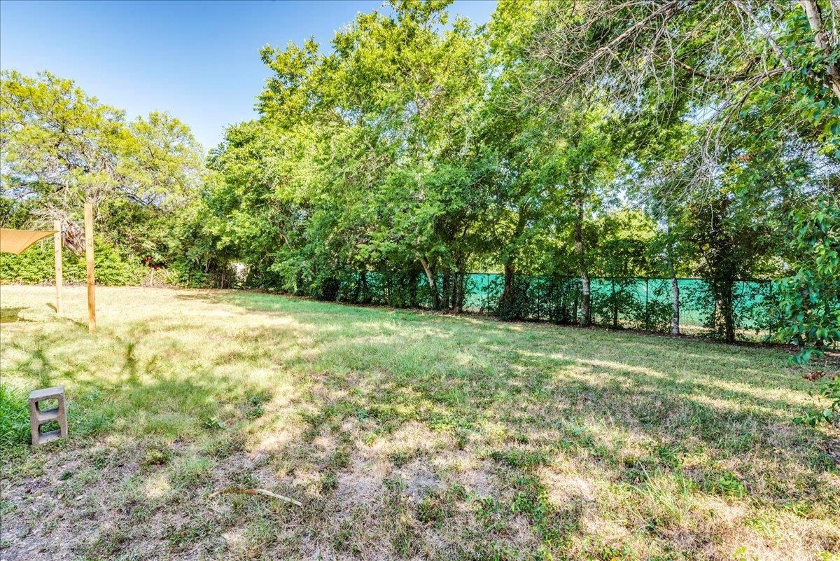 609 Cottonwod St, Lockhart, TX 78644