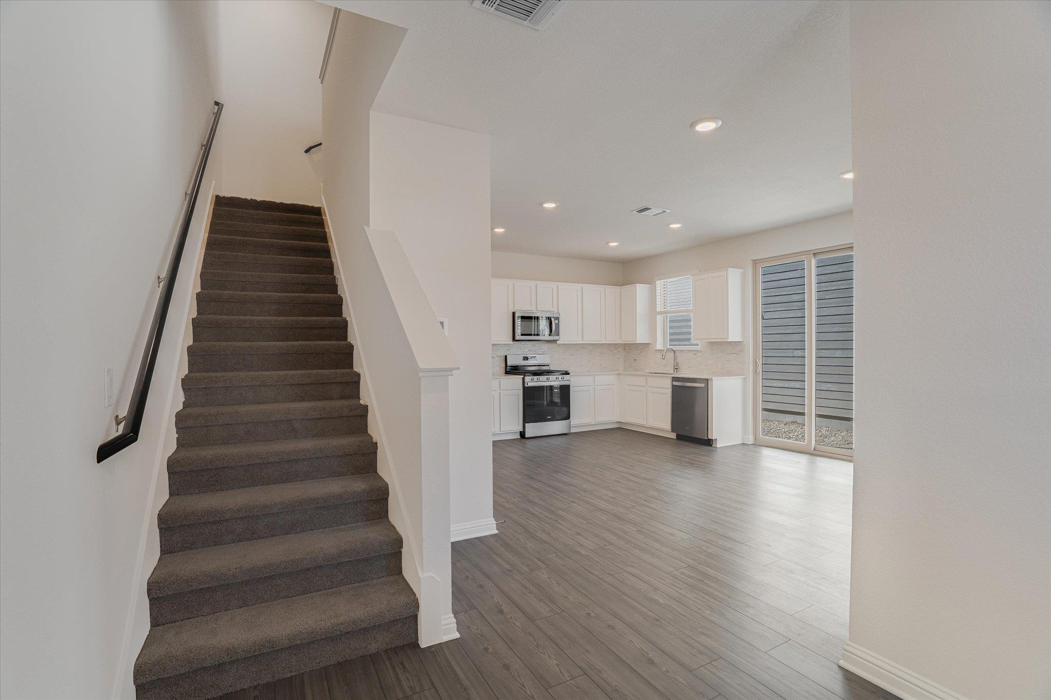 8208 Springsteen Dr, Austin, TX 78744