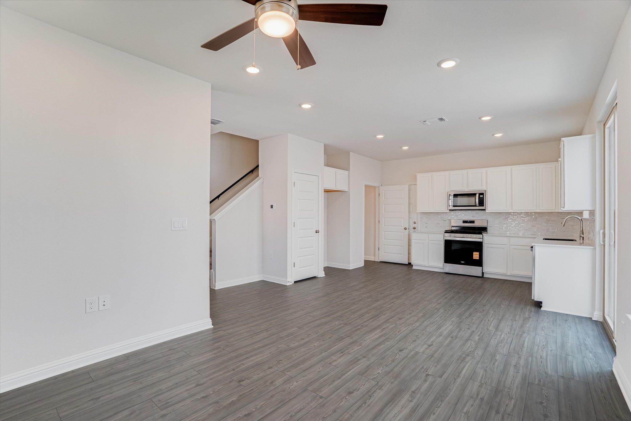 8208 Springsteen Dr, Austin, TX 78744