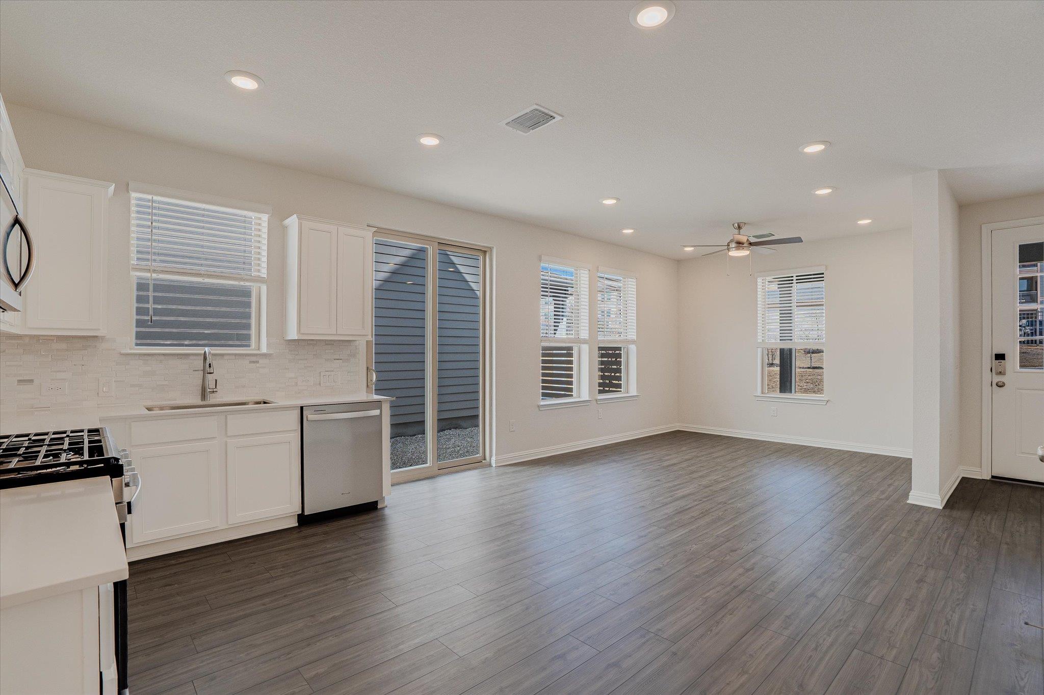 8208 Springsteen Dr, Austin, TX 78744