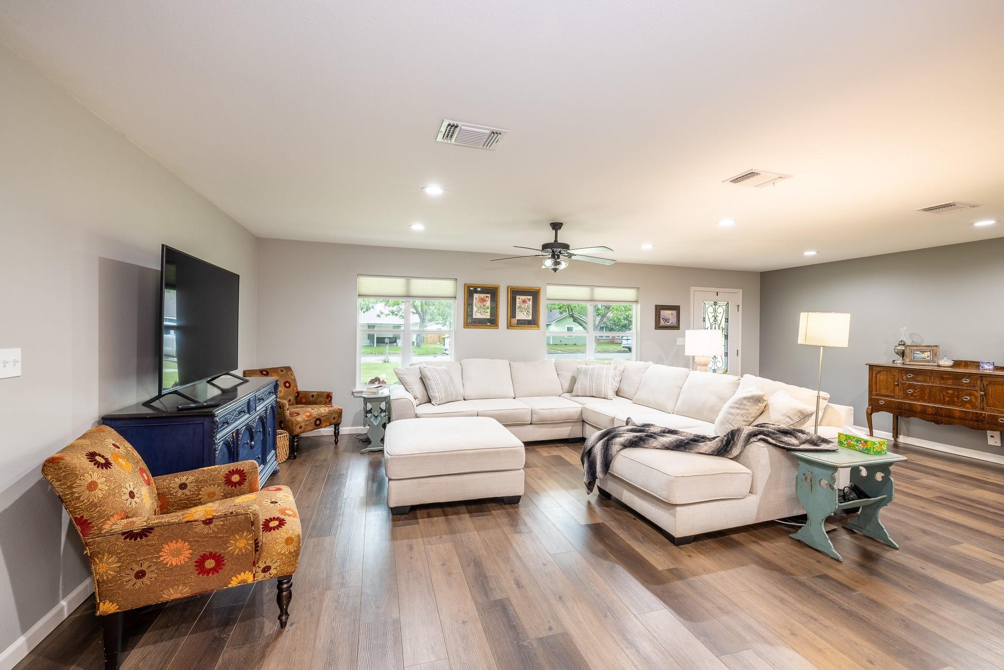 1318 Neuman St, Gonzales, TX 78629