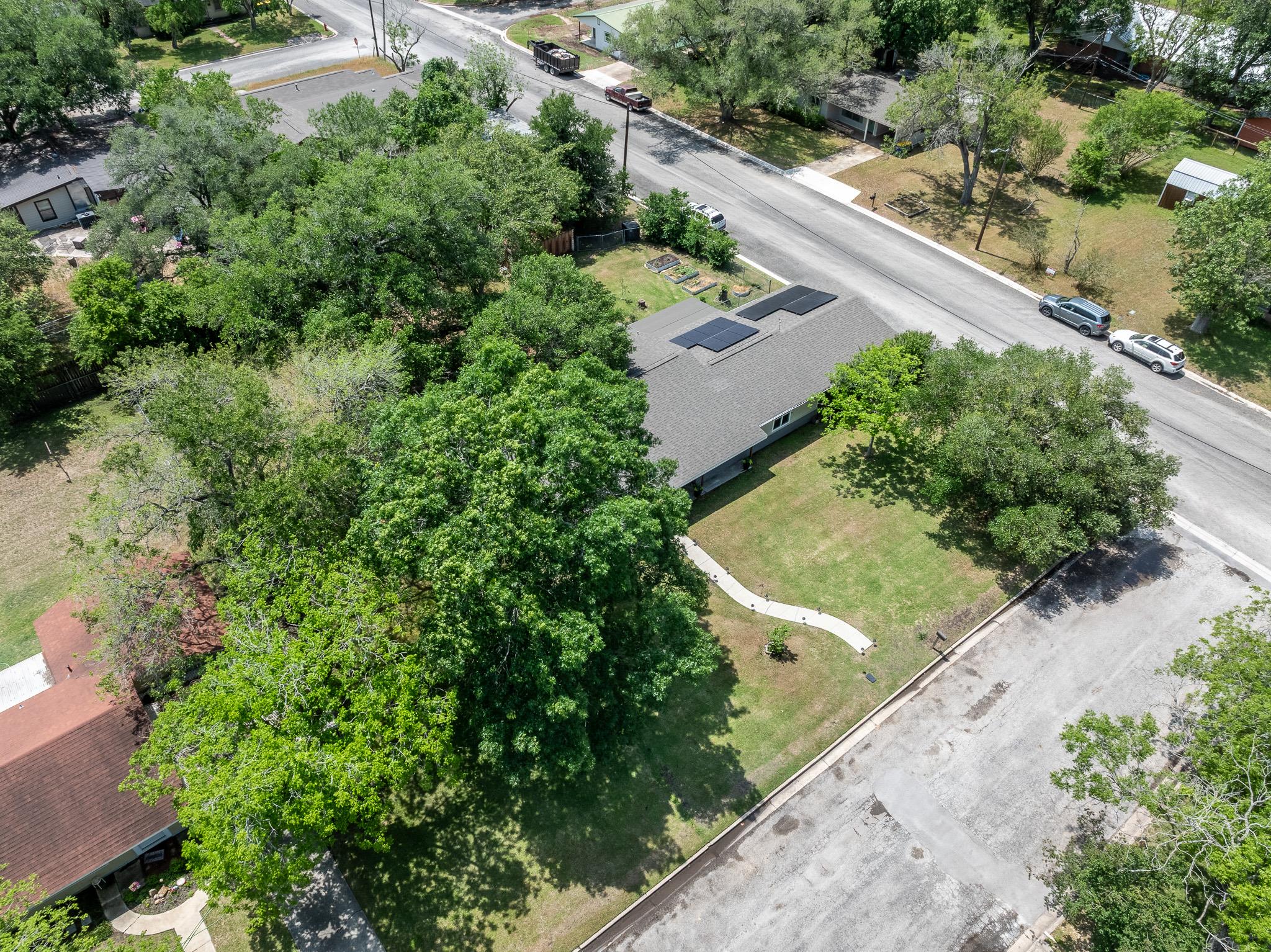 1318 Neuman St, Gonzales, TX 78629