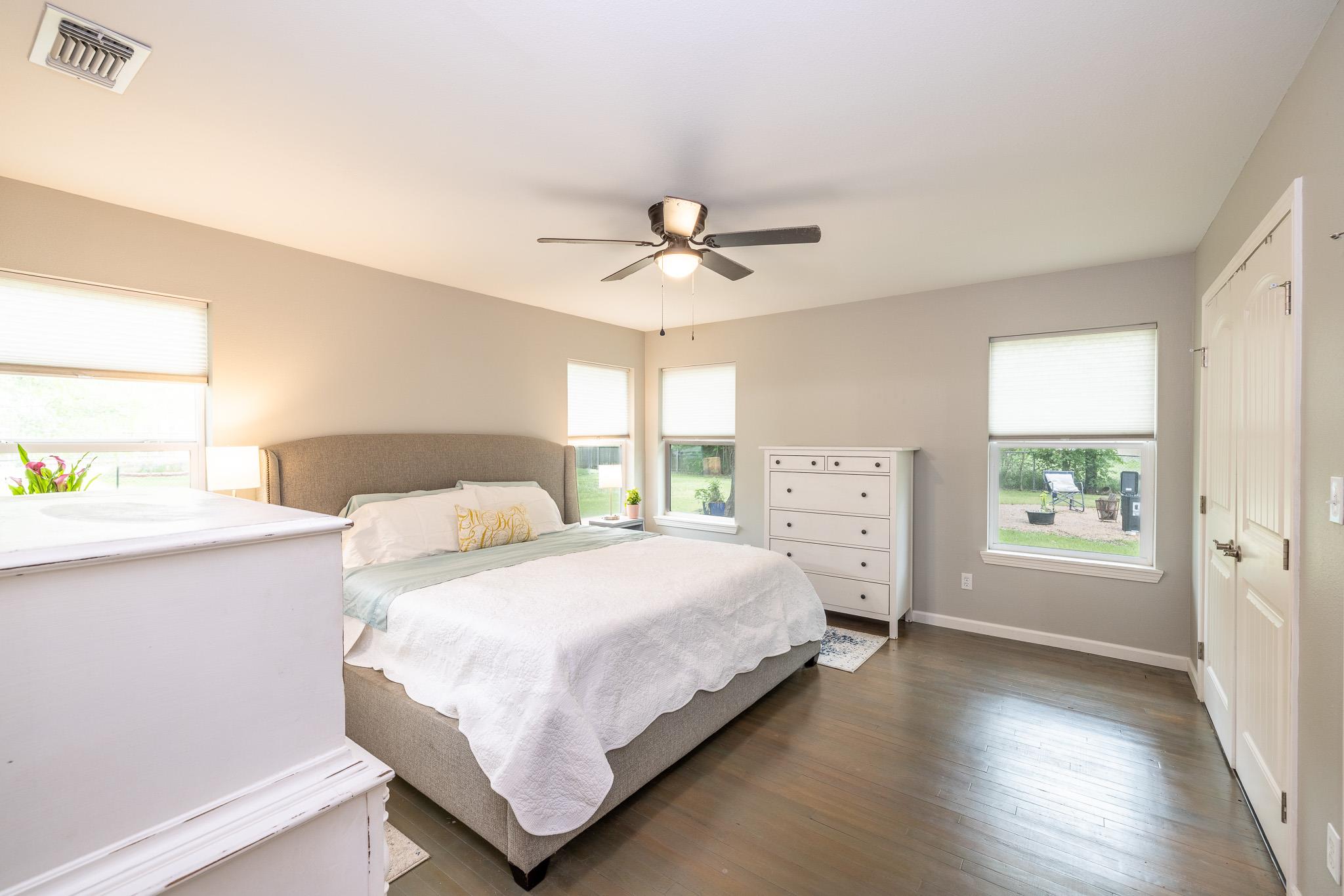 1318 Neuman St, Gonzales, TX 78629