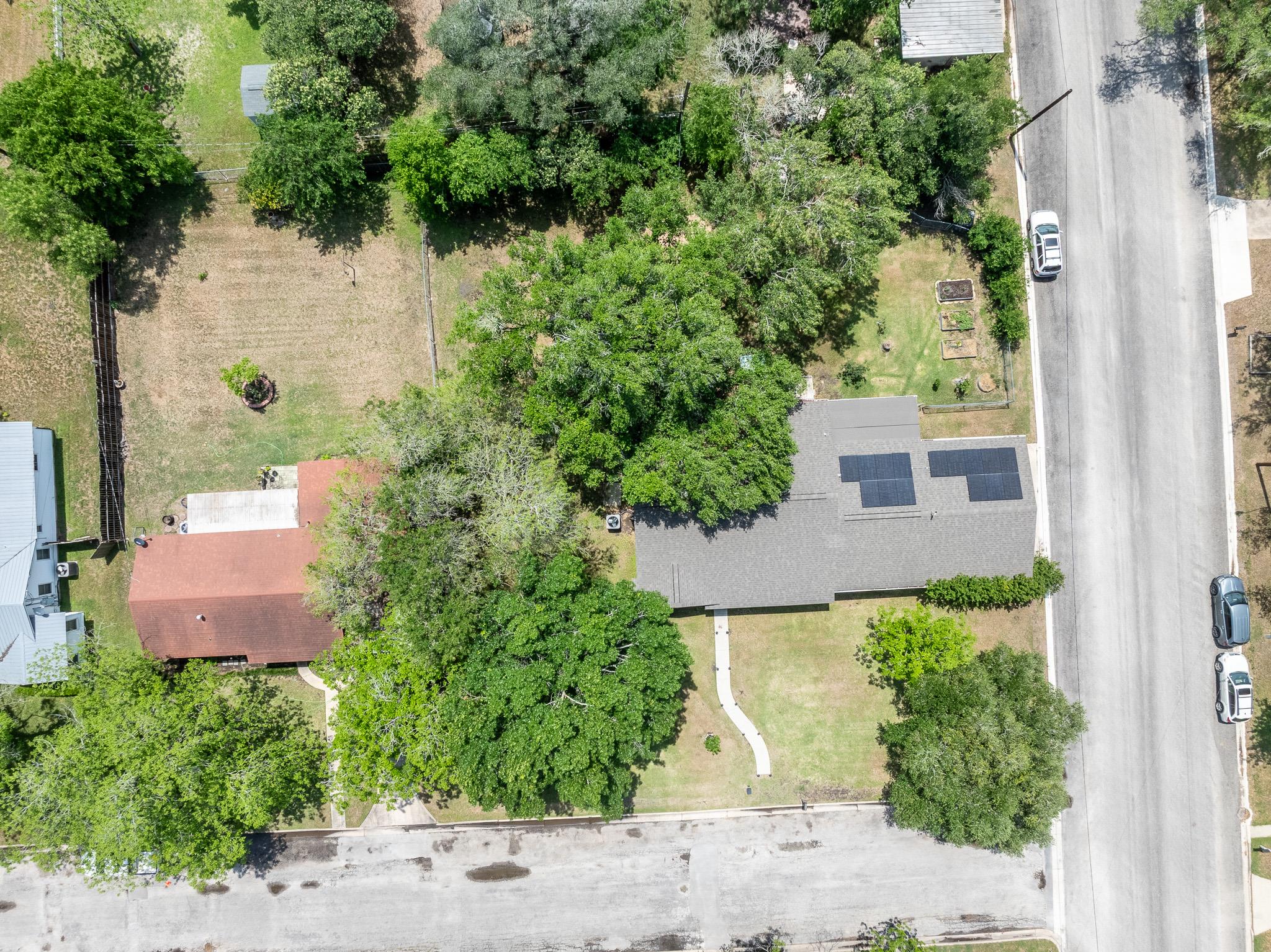 1318 Neuman St, Gonzales, TX 78629