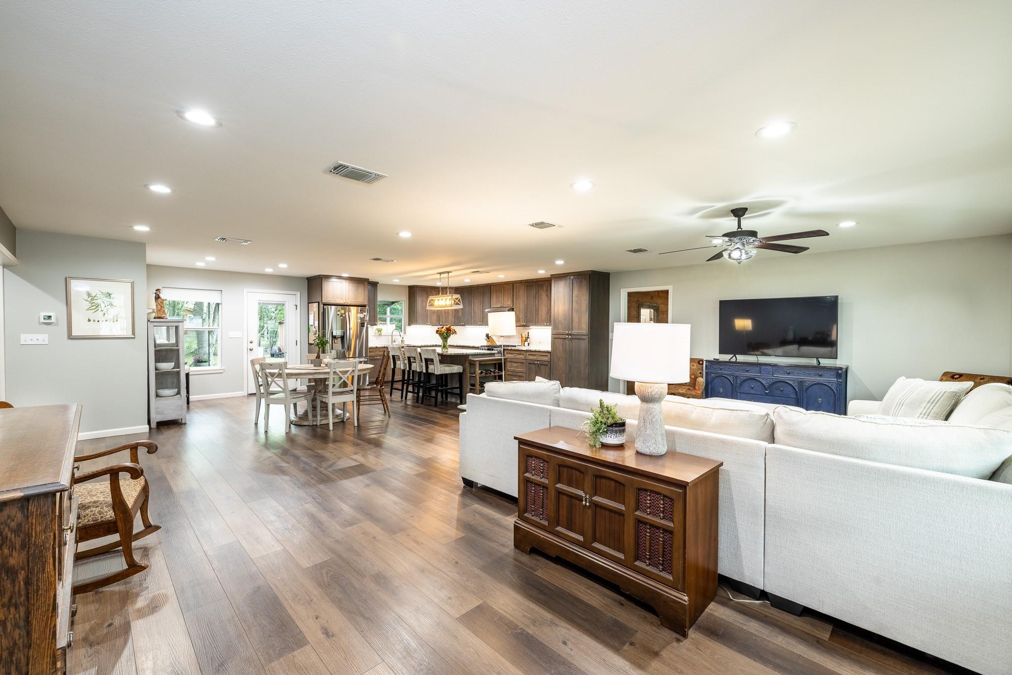 1318 Neuman St, Gonzales, TX 78629