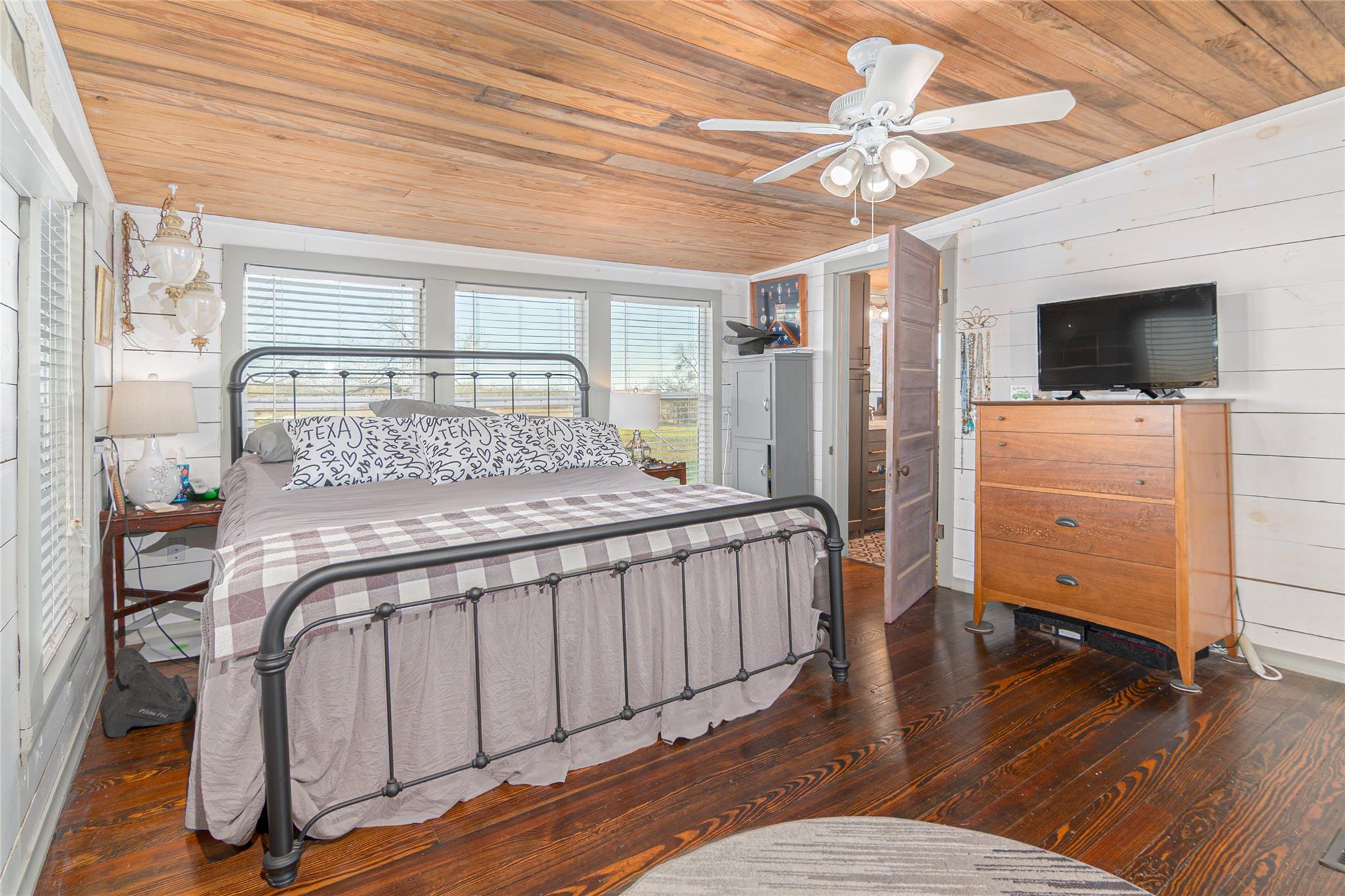 7150 Linne Rd, Seguin, TX 78155