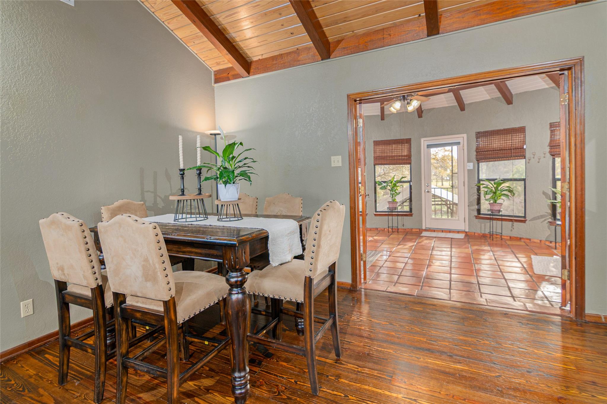 110 Lakeside Dr, Seguin, TX 78155