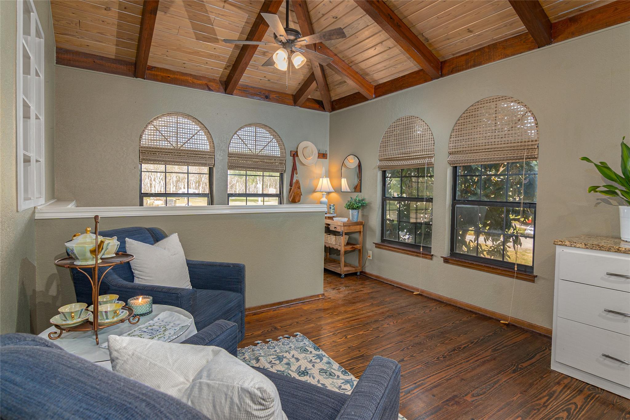 110 Lakeside Dr, Seguin, TX 78155