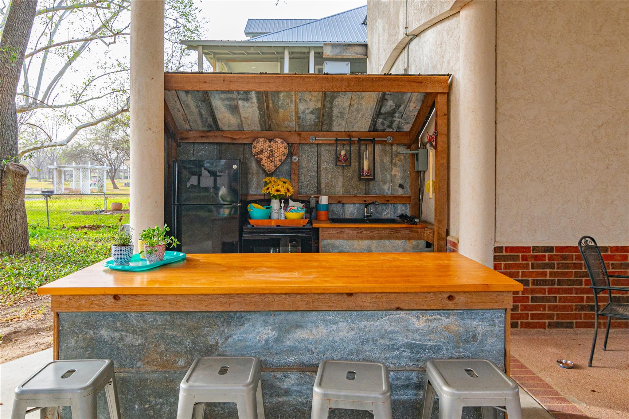 110 Lakeside Dr, Seguin, TX 78155