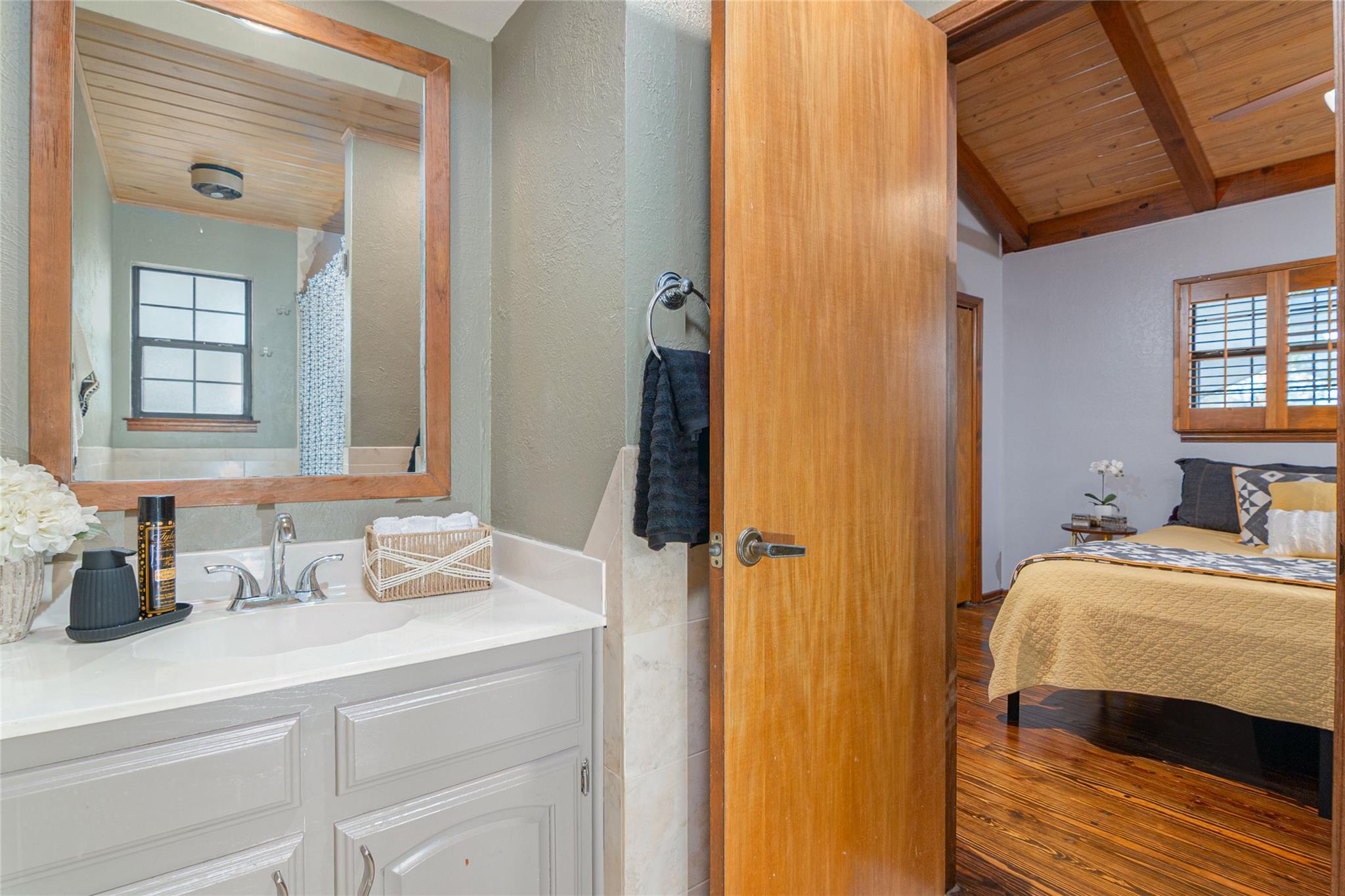 110 Lakeside Dr, Seguin, TX 78155