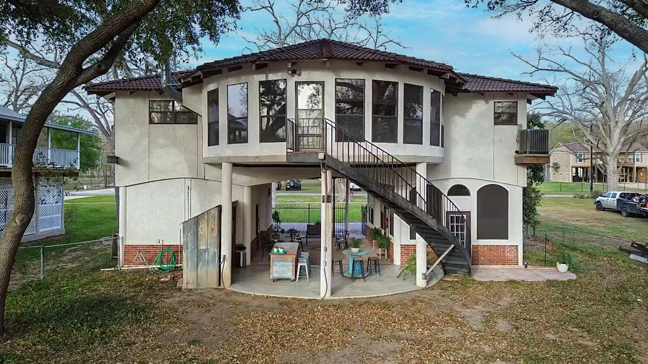 110 Lakeside Dr, Seguin, TX 78155