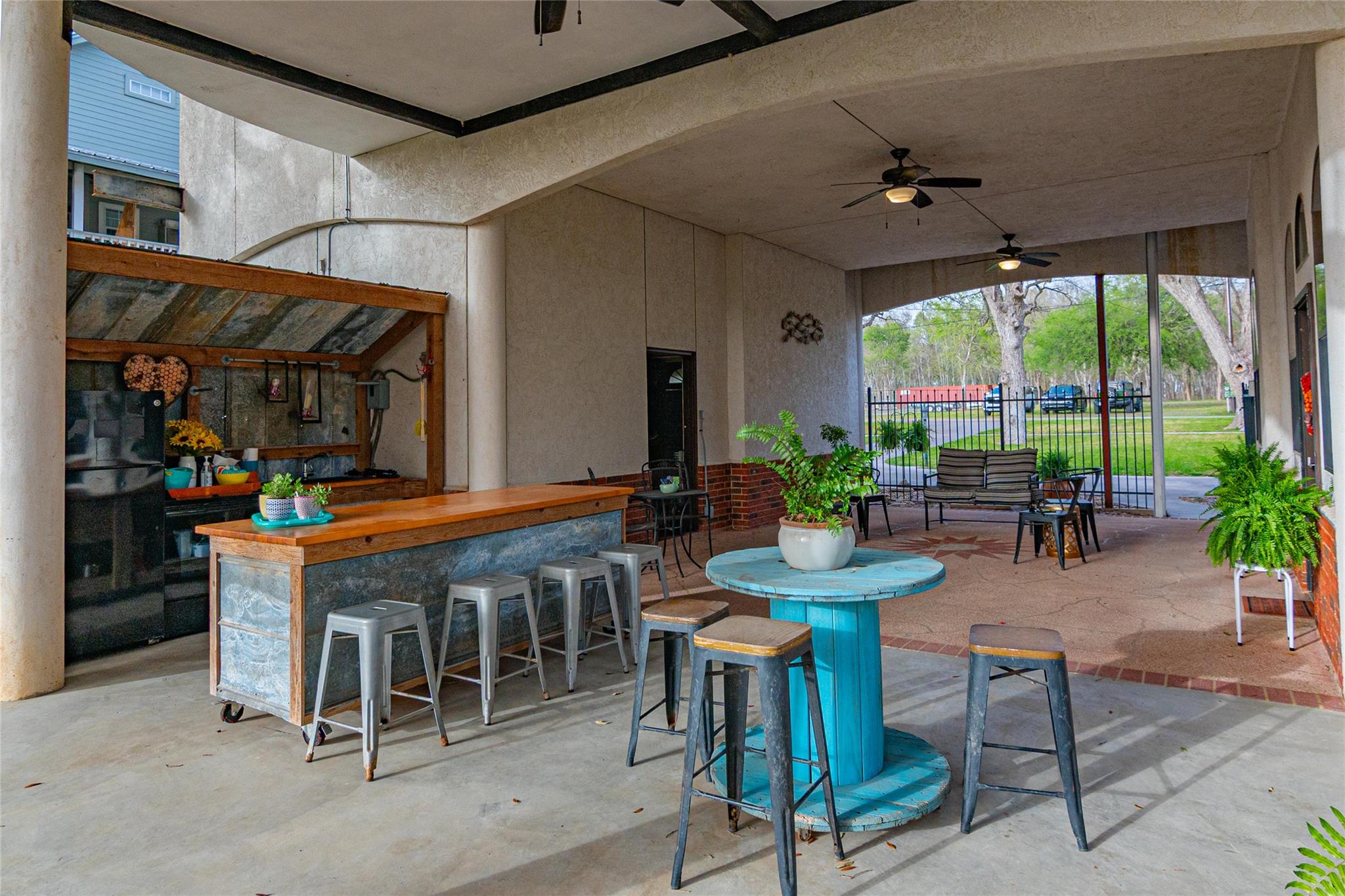 110 Lakeside Dr, Seguin, TX 78155