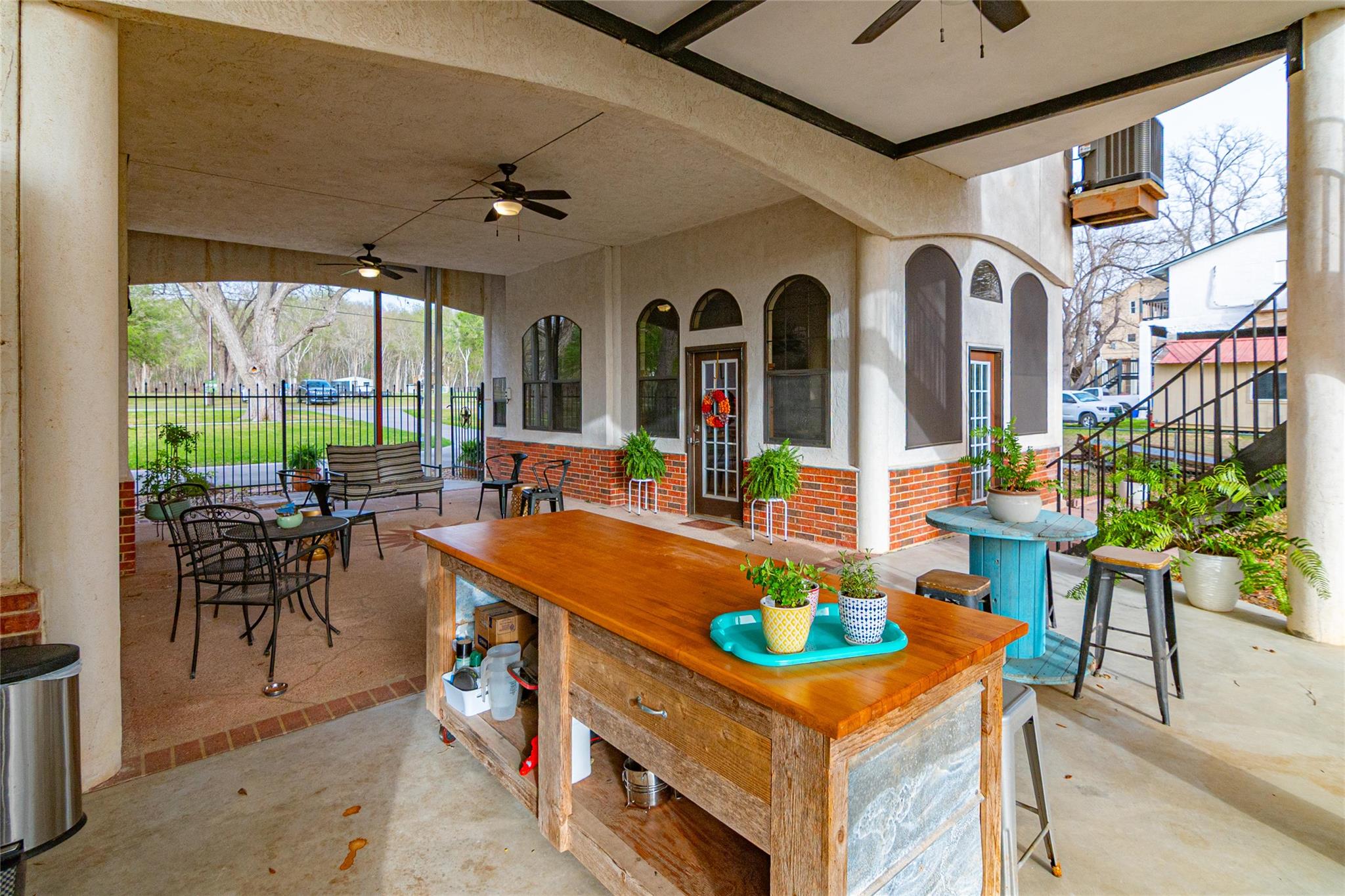 110 Lakeside Dr, Seguin, TX 78155