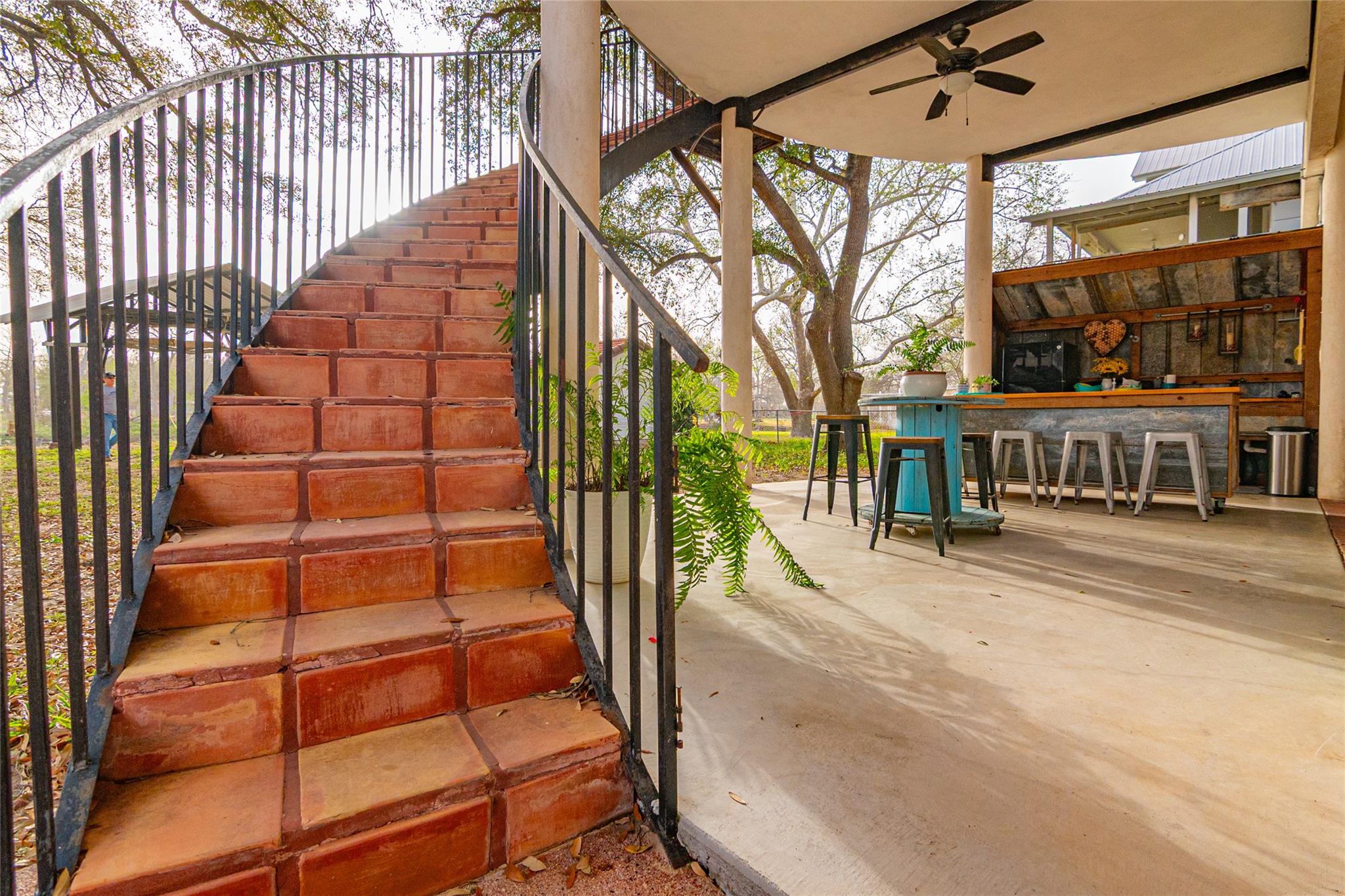 110 Lakeside Dr, Seguin, TX 78155