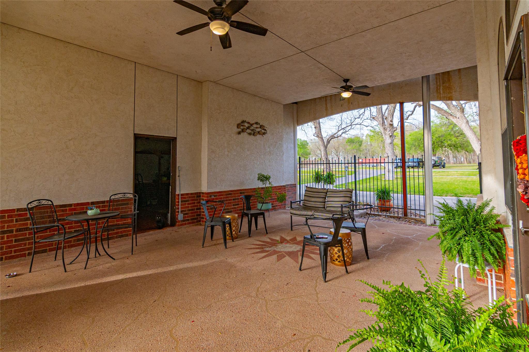 110 Lakeside Dr, Seguin, TX 78155