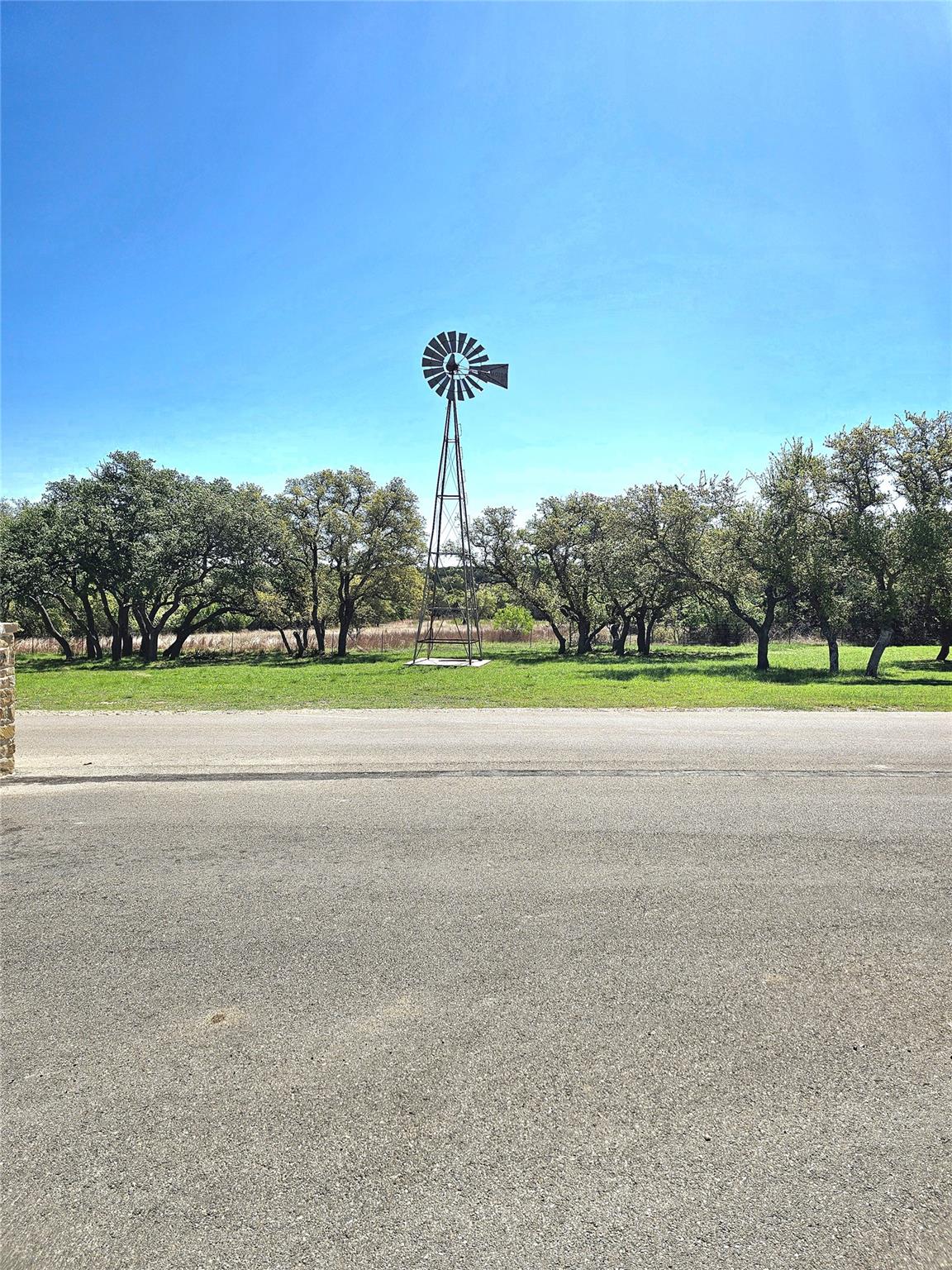292 N Scenic Hills Ct, Blanco, TX 78606