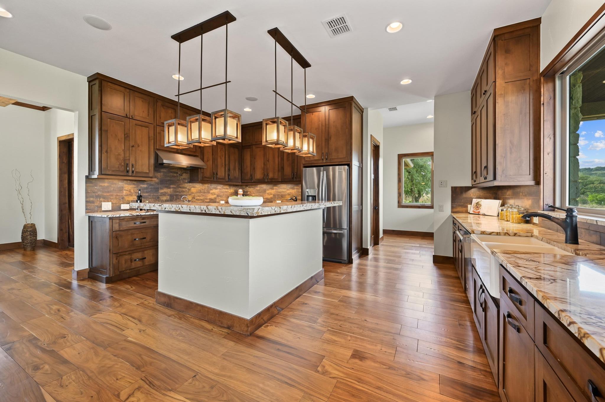 21216 Bertram Ln, Spicewood, TX 78669
