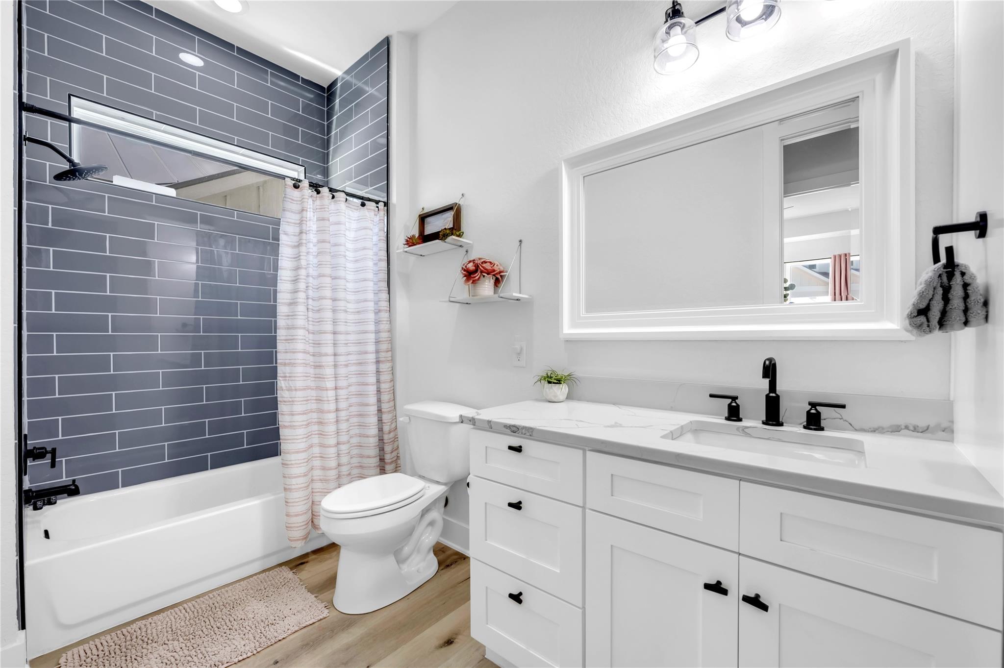 128 Village View Dr, Kingsland, TX 78639