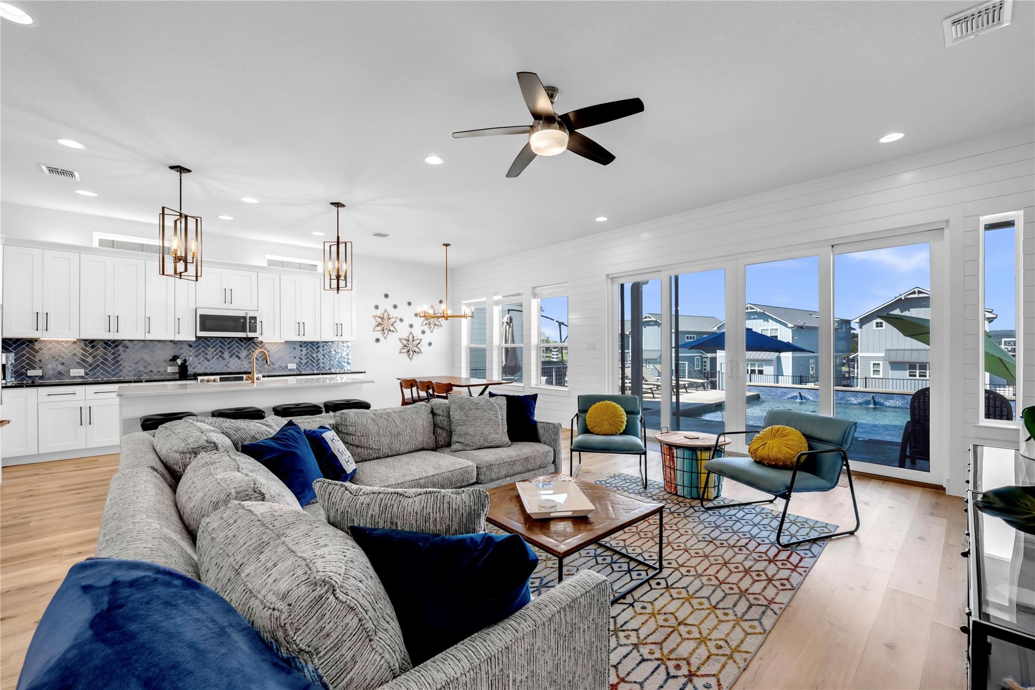 128 Village View Dr, Kingsland, TX 78639