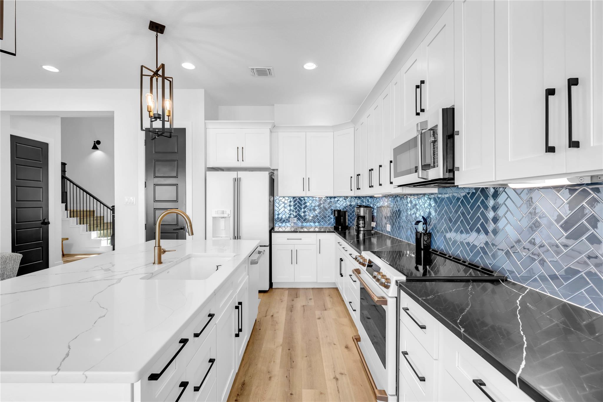 128 Village View Dr, Kingsland, TX 78639