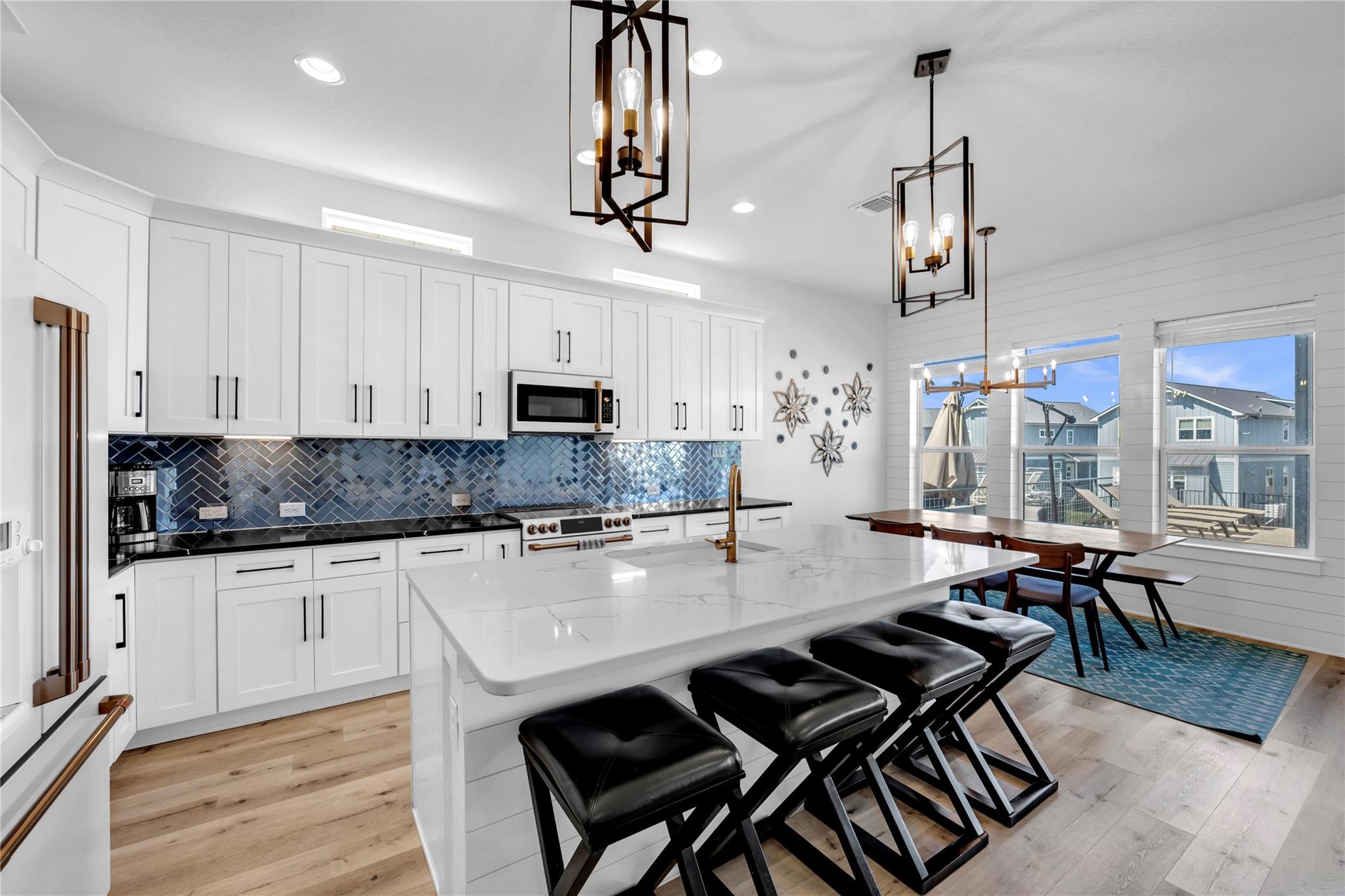 128 Village View Dr, Kingsland, TX 78639