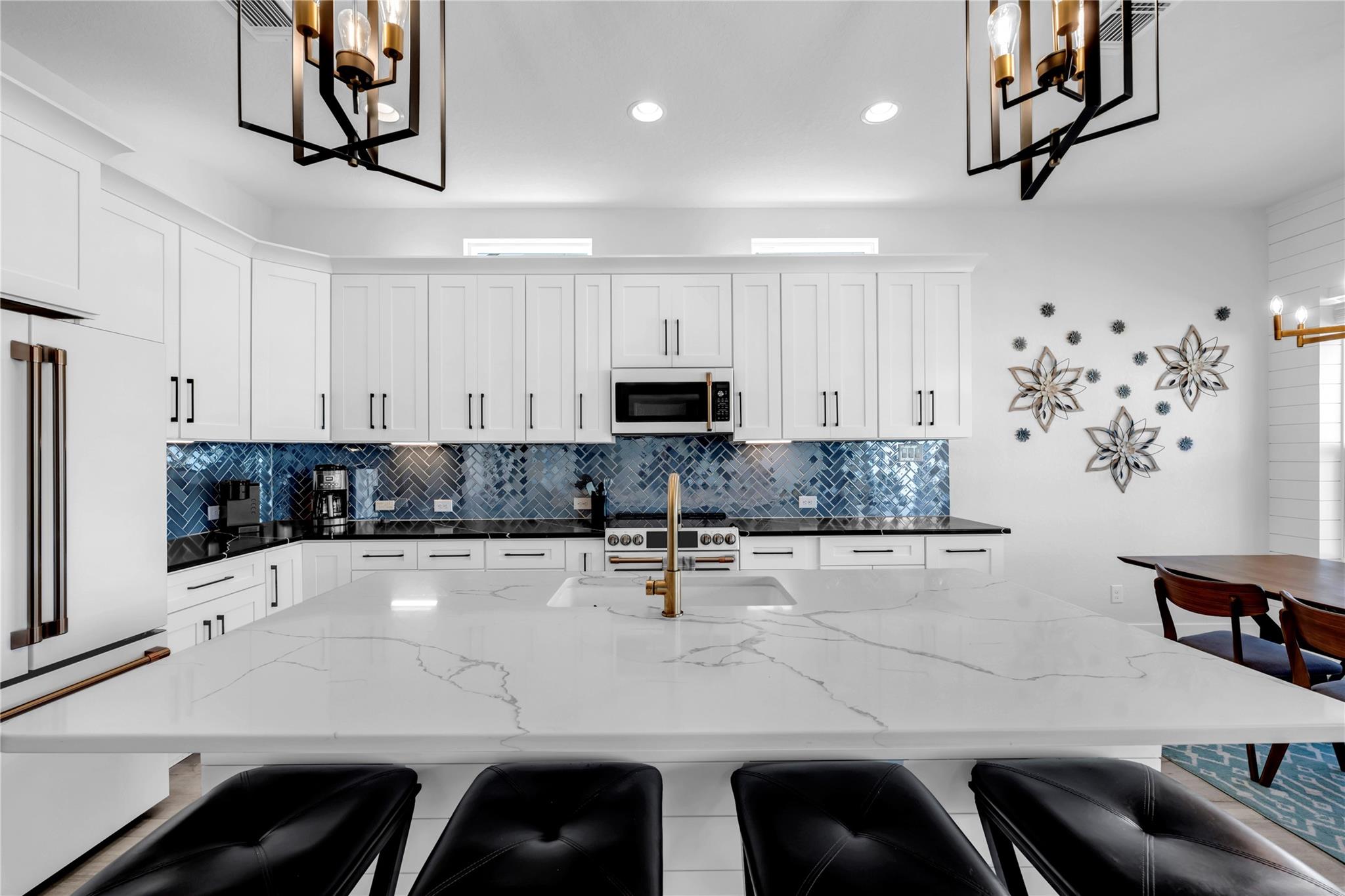 128 Village View Dr, Kingsland, TX 78639