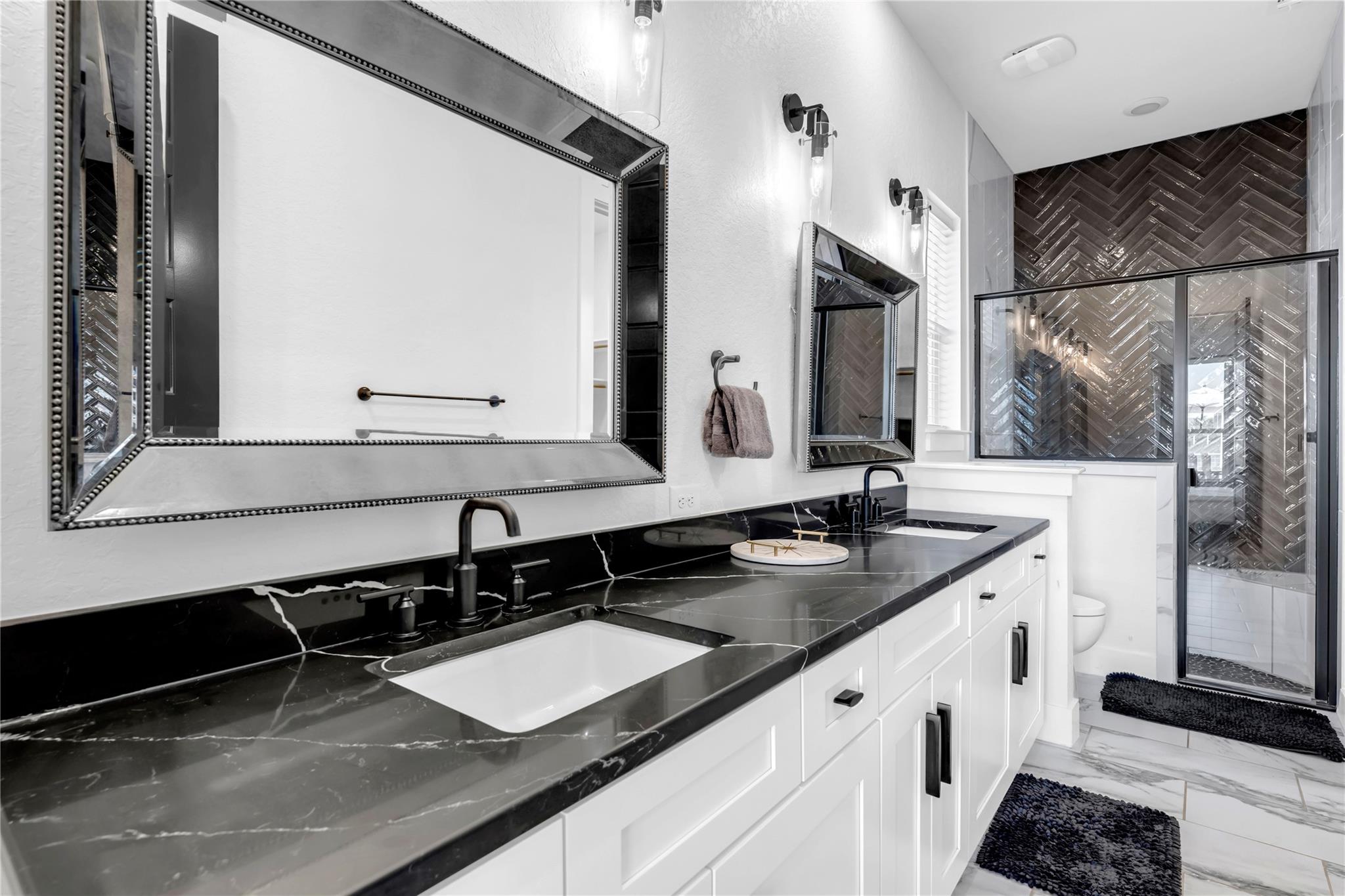 128 Village View Dr, Kingsland, TX 78639