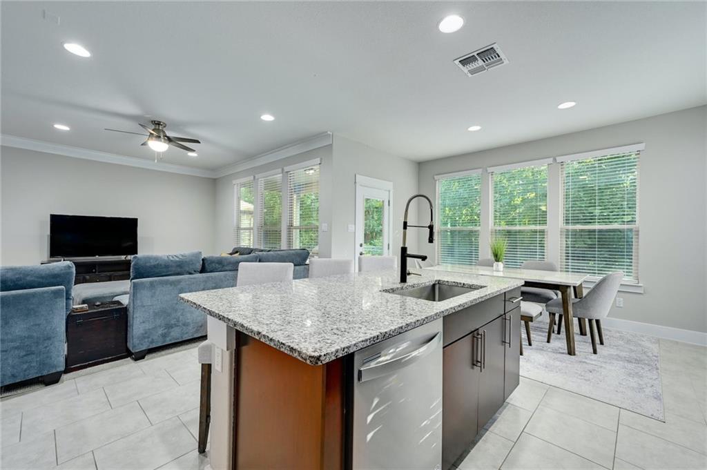 1051 Kenney Fort Xing # 52, Round Rock, TX 78665