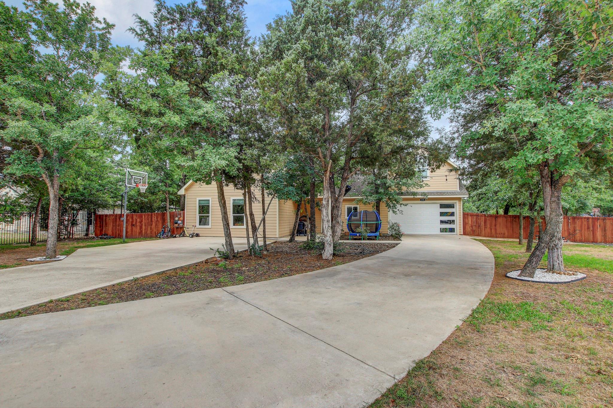 135 Romeria Dr, Cedar Creek, TX 78612
