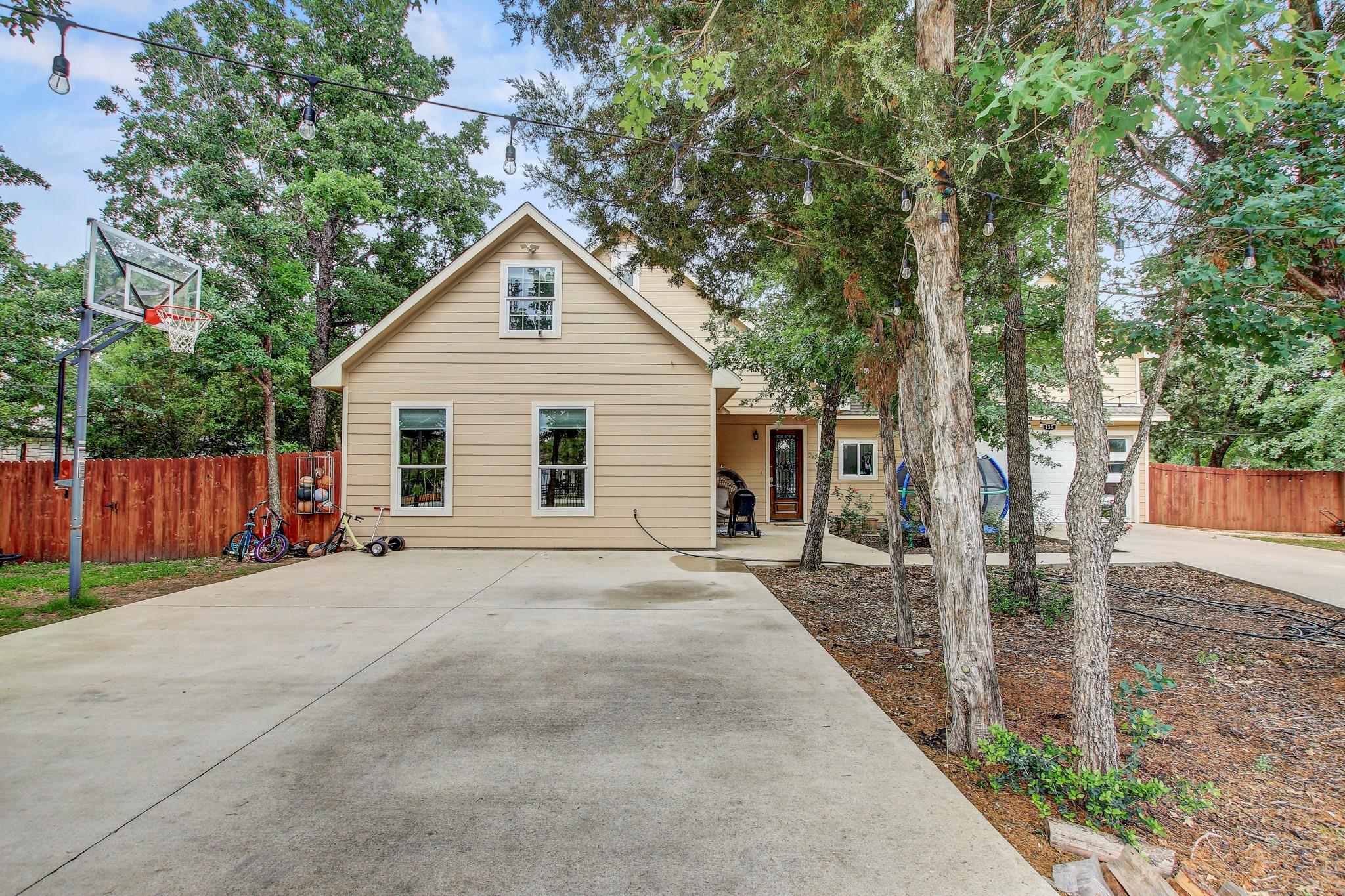 135 Romeria Dr, Cedar Creek, TX 78612