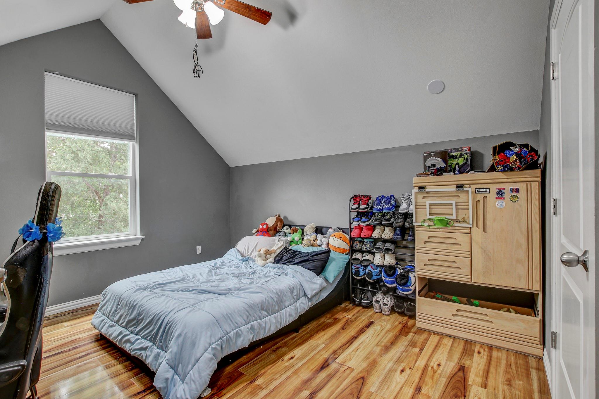 135 Romeria Dr, Cedar Creek, TX 78612