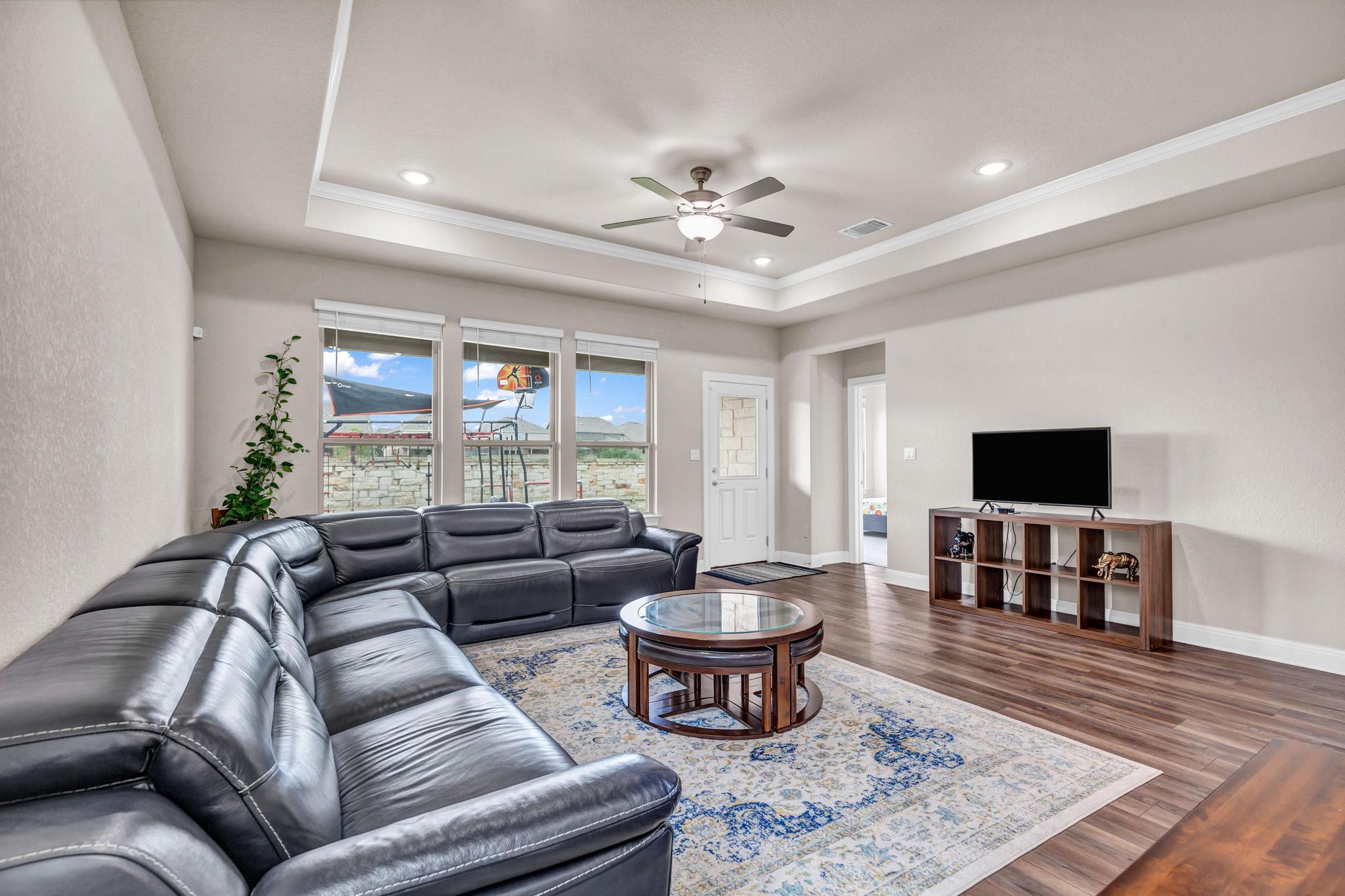 100 Janelle Ln, Liberty Hill, TX 78642
