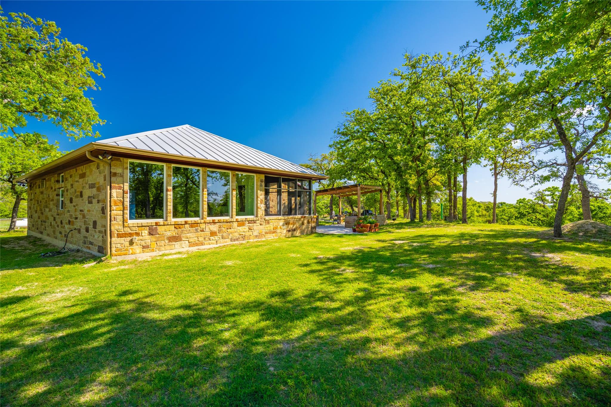 1532 County Road 337, Lexington, TX 78947
