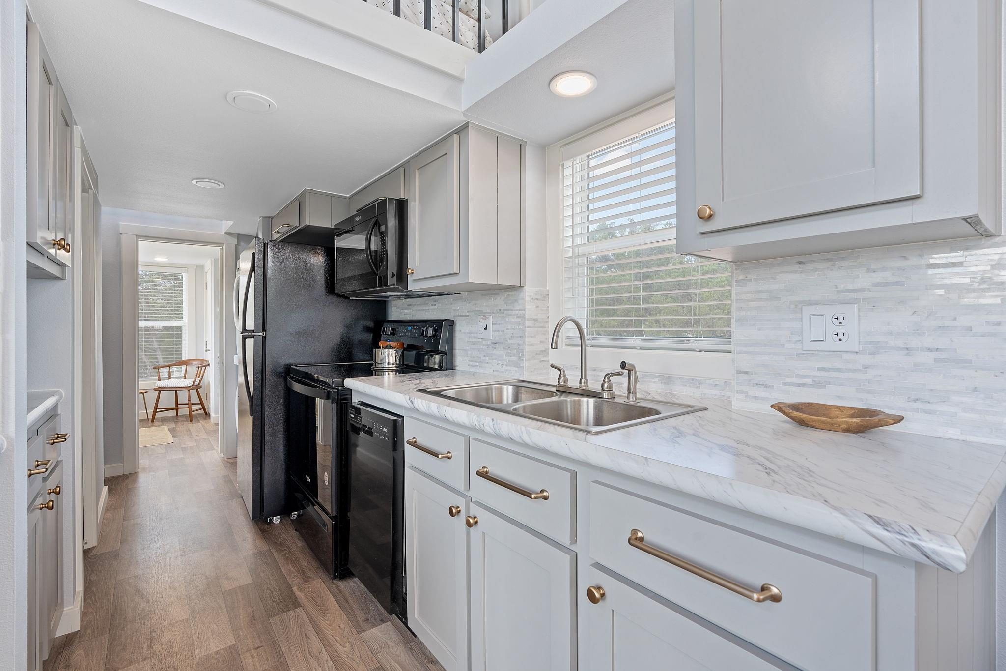 635 Ivean Pearson Rd, Lago Vista, TX 78645