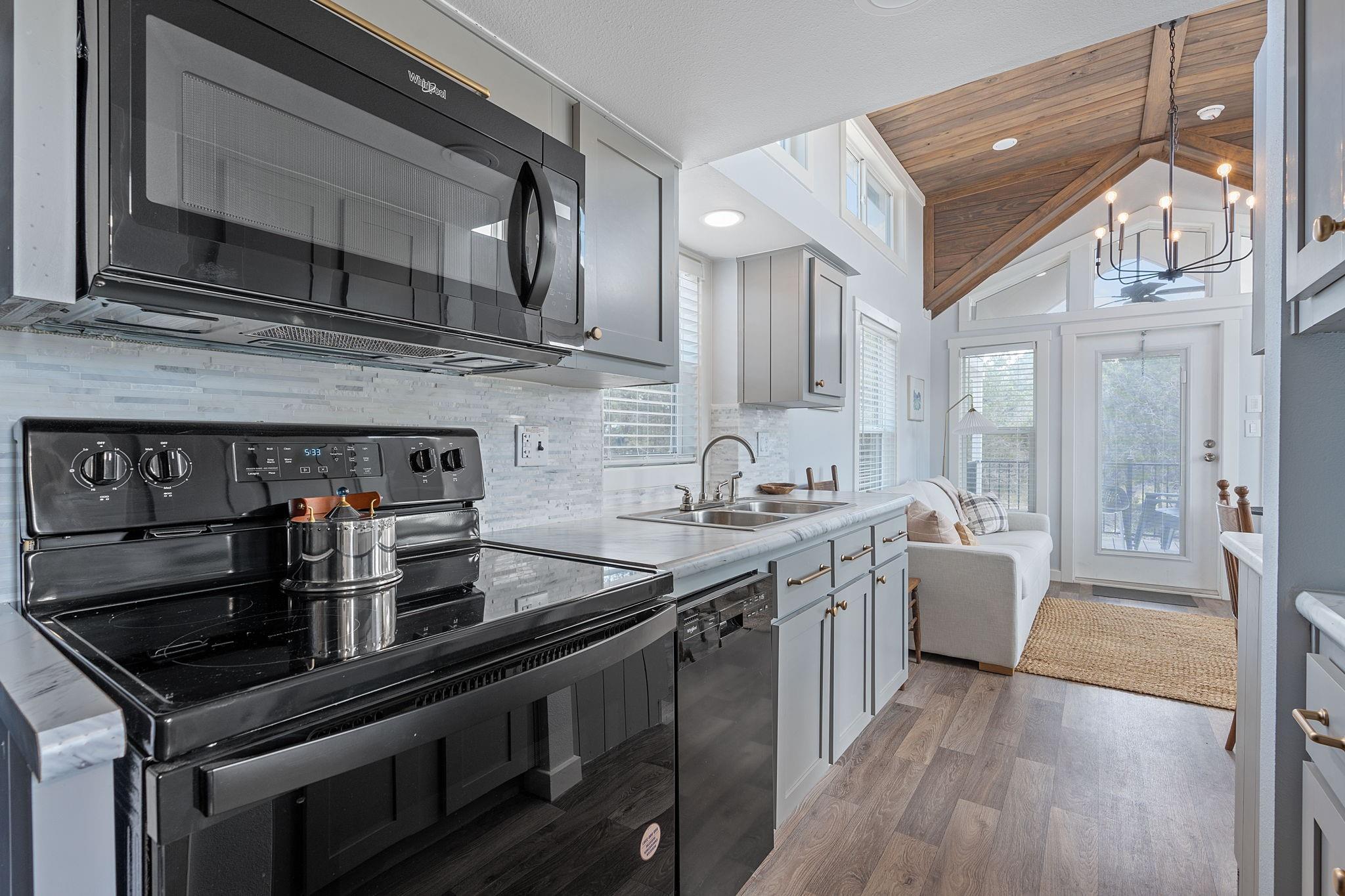 635 Ivean Pearson Rd, Lago Vista, TX 78645